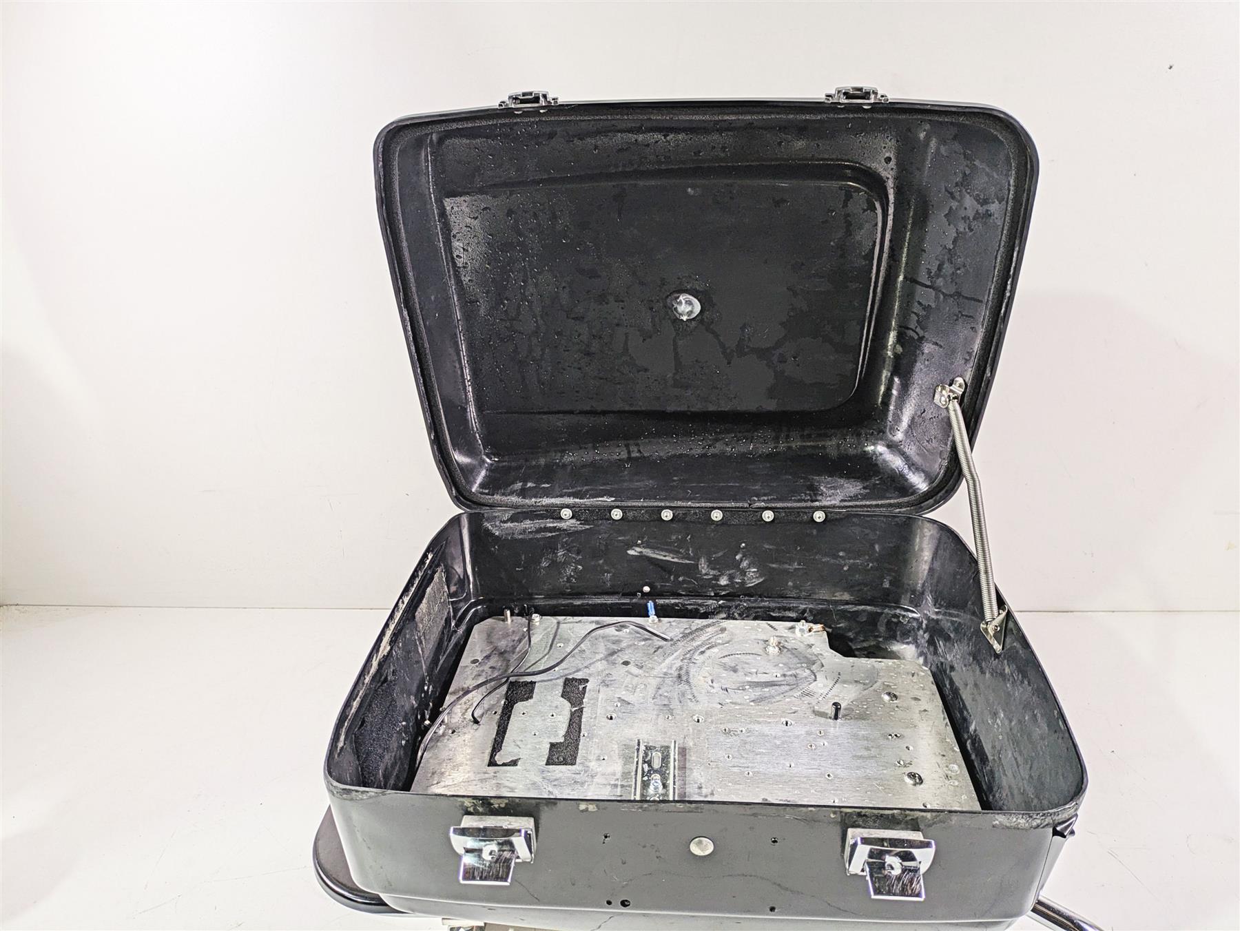 2008 Harley Touring FLHTP Electra Glide Trunk + Air Pump & Mounts Set 53801-98 {{ shop.shopifyCountryName }} - Mototech271