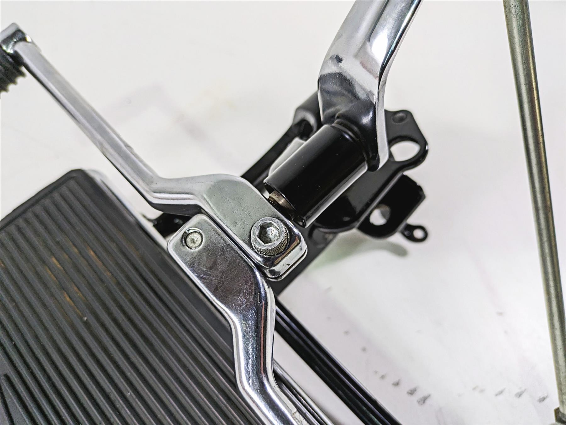 2008 Harley FLSTC Softail Heritage Front Left Floor Board + Shifter Set 33630-07 {{ shop.shopifyCountryName }} - Mototech271