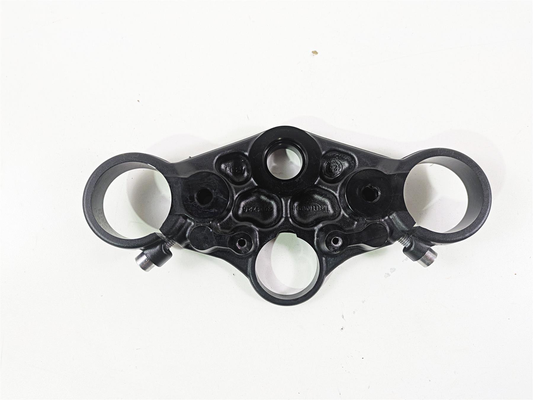 2024 Triumph Street Triple 765 R Upper Triple Tree Steering Clamp T2041726 {{ shop.shopifyCountryName }} - Mototech271