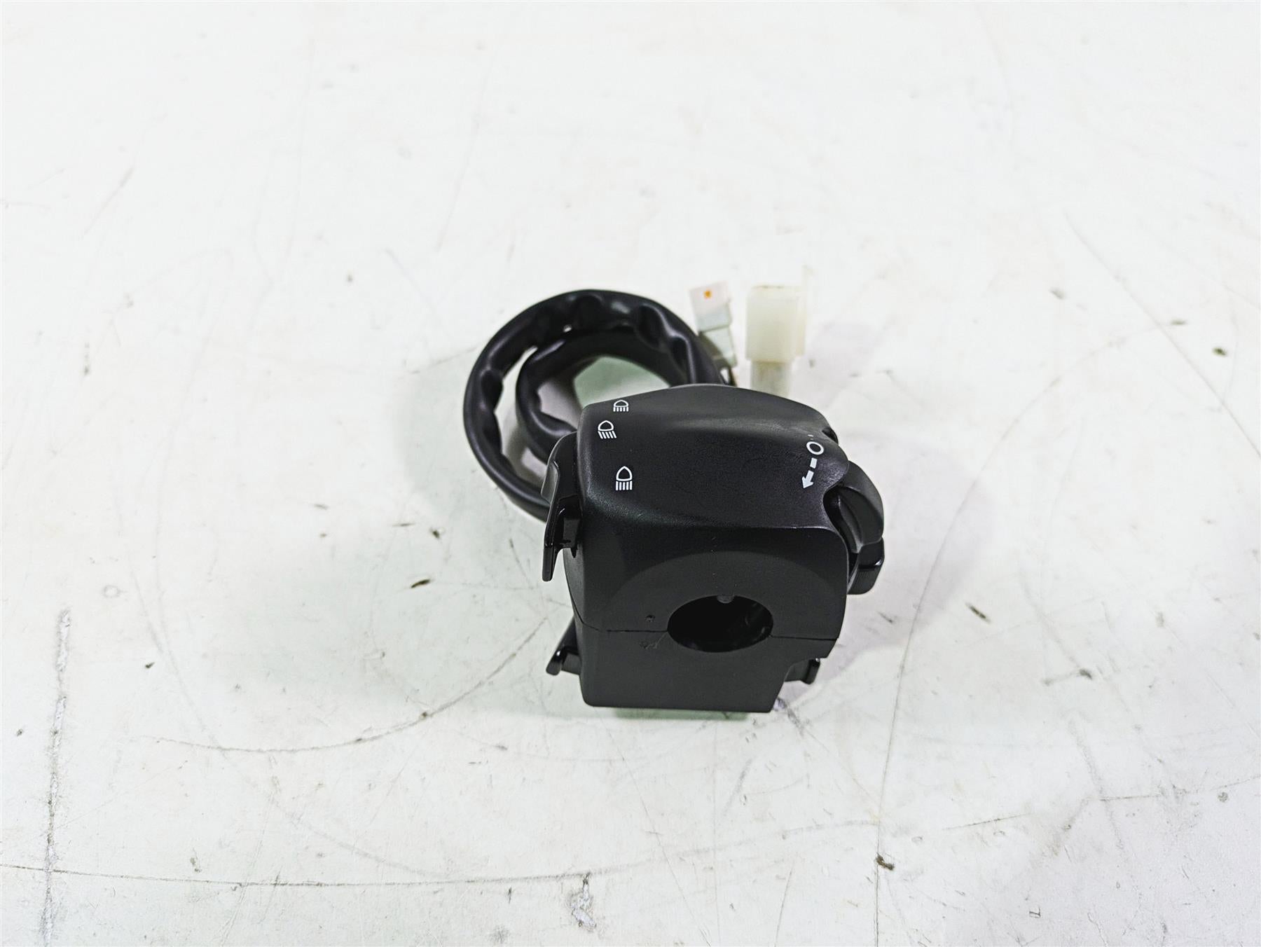 2022 MV Agusta F3 800 Rosso Left Hand Control Switch Light Blinker 8A00B9497 {{ shop.shopifyCountryName }} - Mototech271