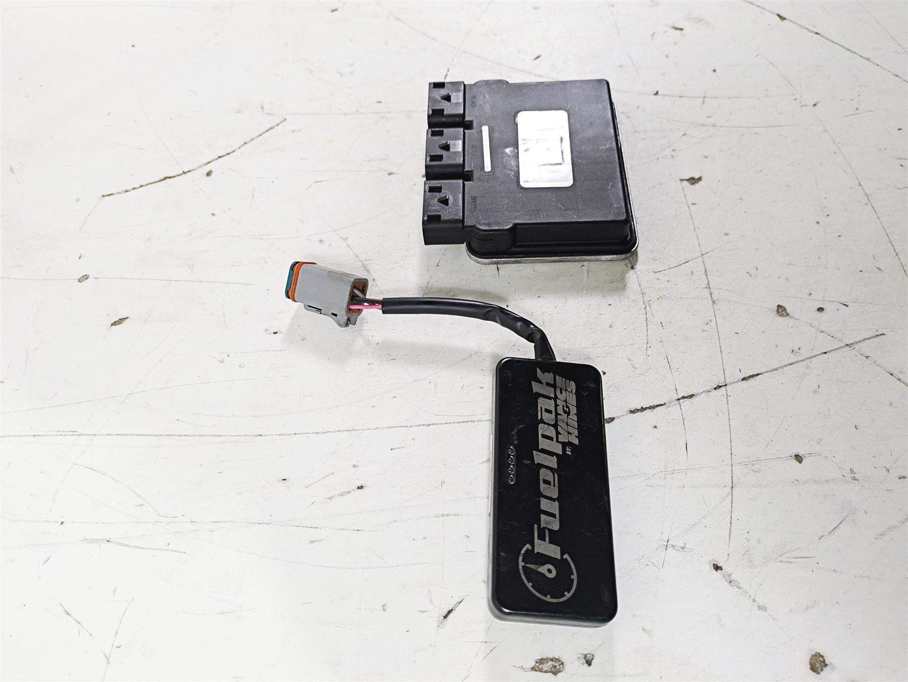 2016 Harley FLSTC Softail Heritage Cdi Ecu Ecm Engine Control Module With FP3 Vance & Hines Fuel Pack Unit 41000057 {{ shop.shopifyCountryName }} - Mototech271