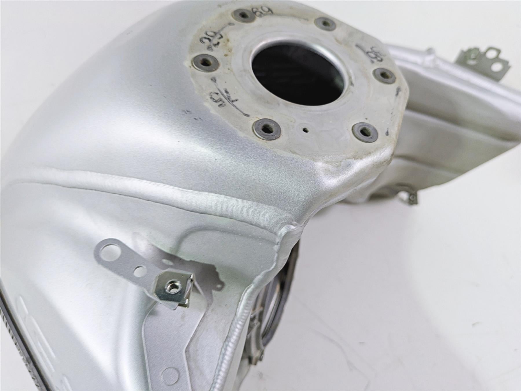 2015 BMW R1200 GS Adv K51 Fuel Gas Tank Aluminum Metallic Matt 16118537710 {{ shop.shopifyCountryName }} - Mototech271