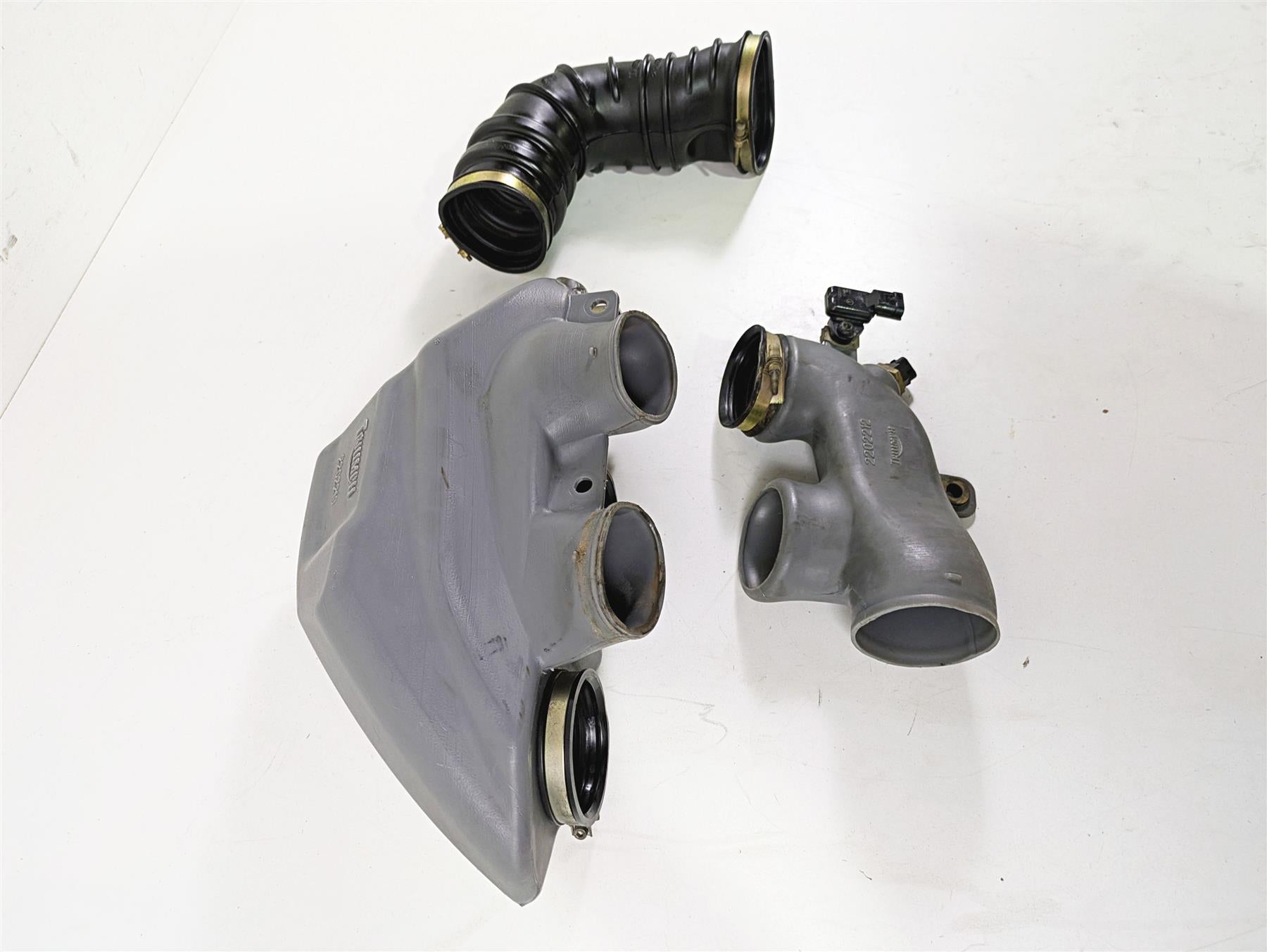 2006 Triumph Rocket 3 Air Box Filter Breather Tubes Set - Read T2202210 T2202212 {{ shop.shopifyCountryName }} - Mototech271