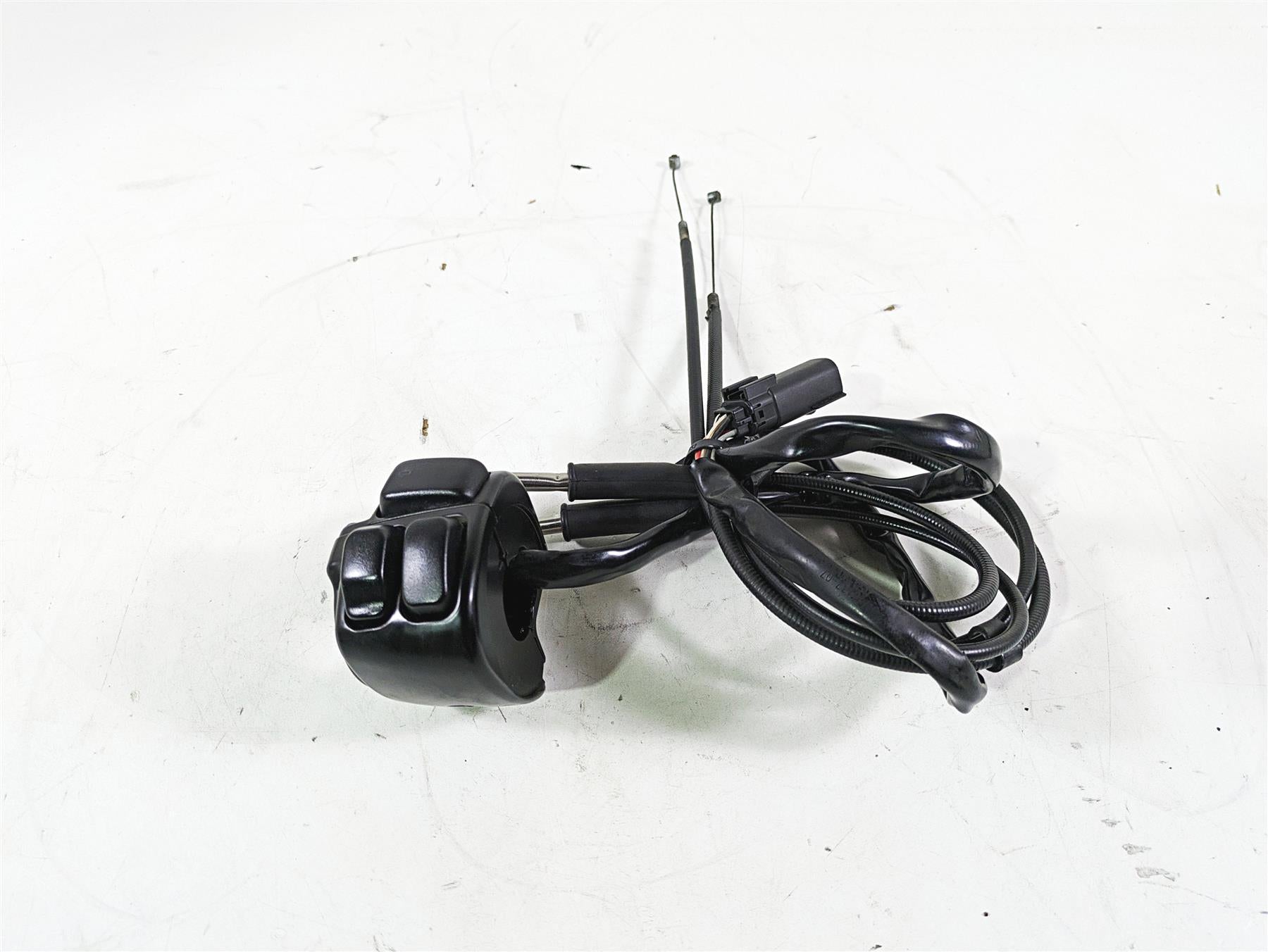 2013 Harley VRSCDX Night Rod Sp Right Hand Start Control Switch 71684-06A {{ shop.shopifyCountryName }} - Mototech271