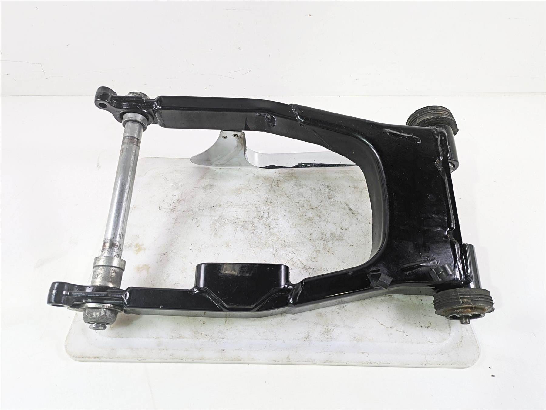 2007 Harley Touring FLHRSE CVO Road King Rear Swingarm Swing Arm 48613-07