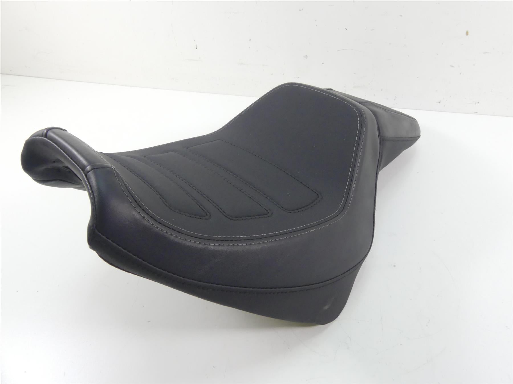 2018 Harley Softail FXFB Fat Bob Nice Dual Rider Driver Seat Saddle 52000322 {{ shop.shopifyCountryName }} - Mototech271