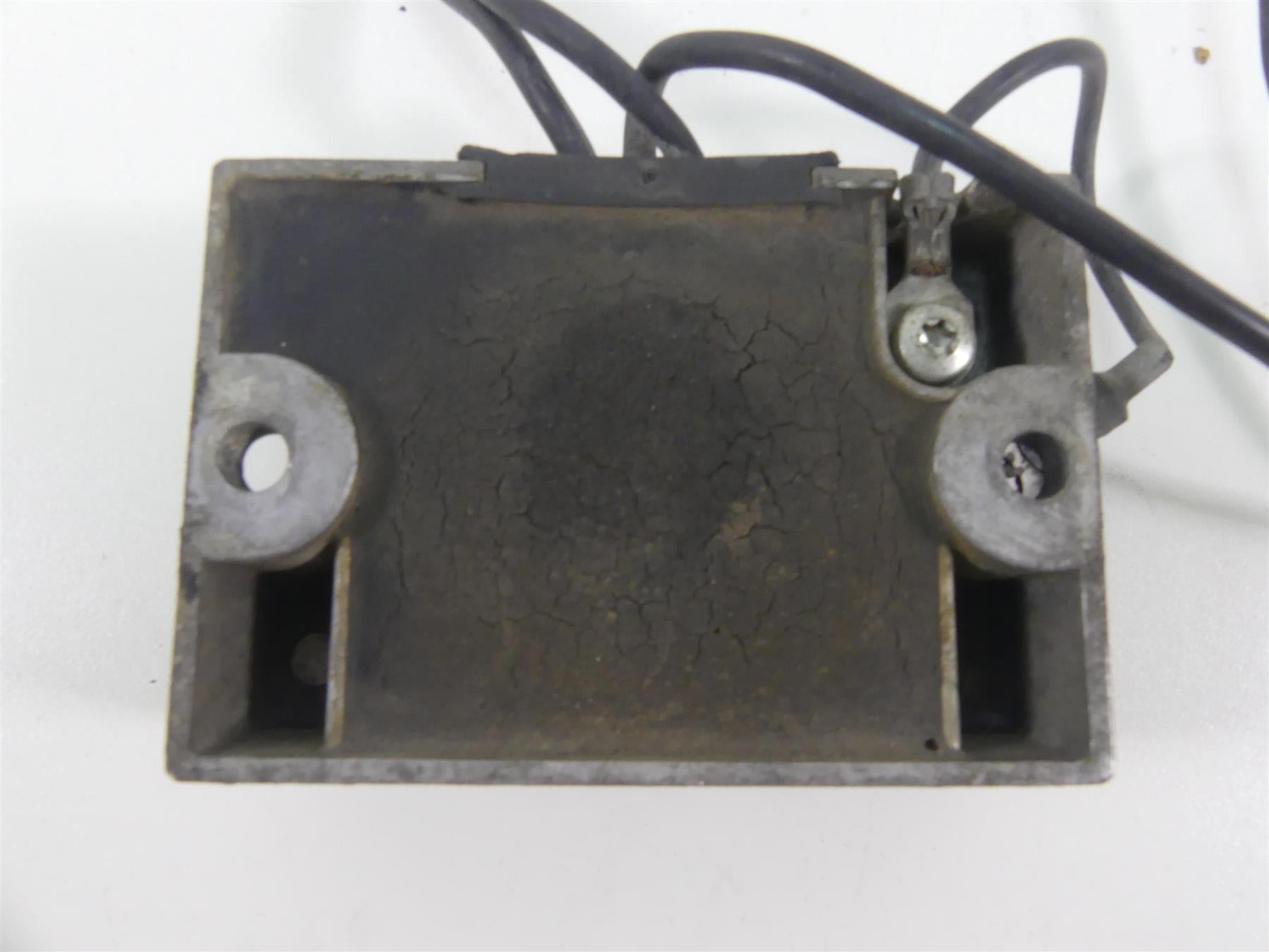1999 Harley Dyna FXDS Convertible Rectifier Voltage Regulator 74518-99A {{ shop.shopifyCountryName }} - Mototech271