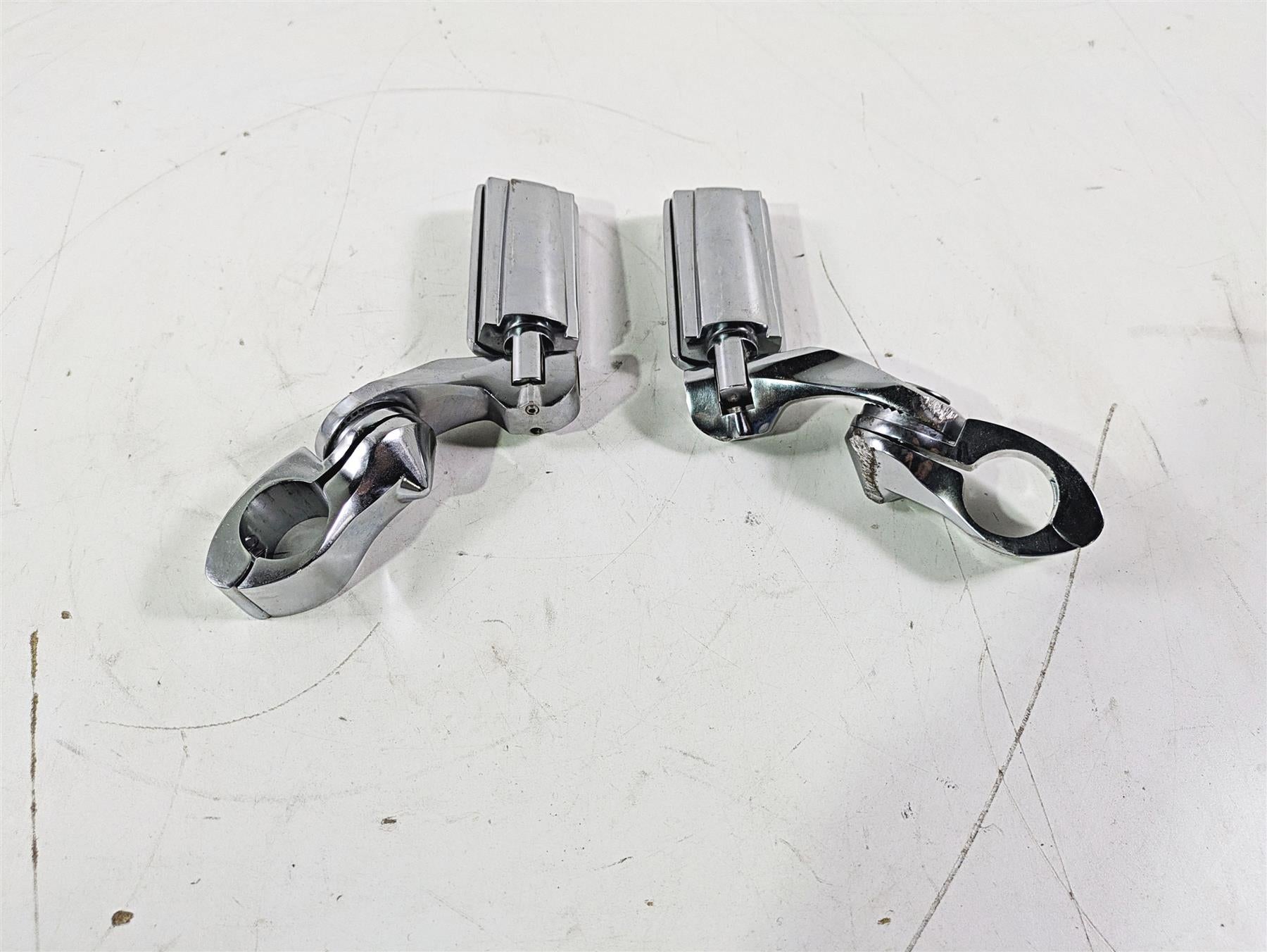 2008 Harley FLSTC 105TH Softail Heritage Highway Foot Peg Rest Set {{ shop.shopifyCountryName }} - Mototech271
