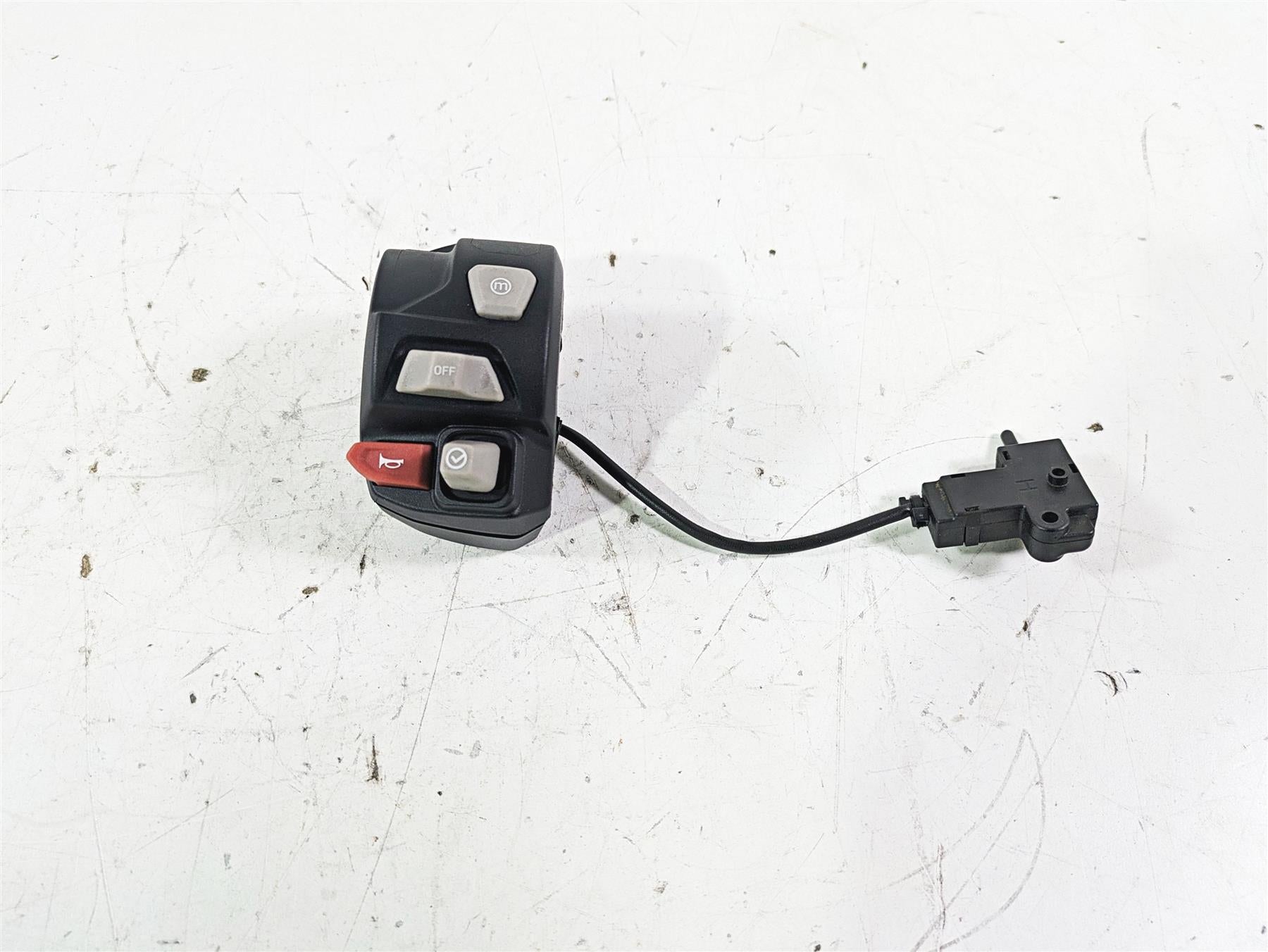 2023 Triumph Street Triple 765 RS Left Turn Signal Control Switch -Read T2044338 {{ shop.shopifyCountryName }} - Mototech271