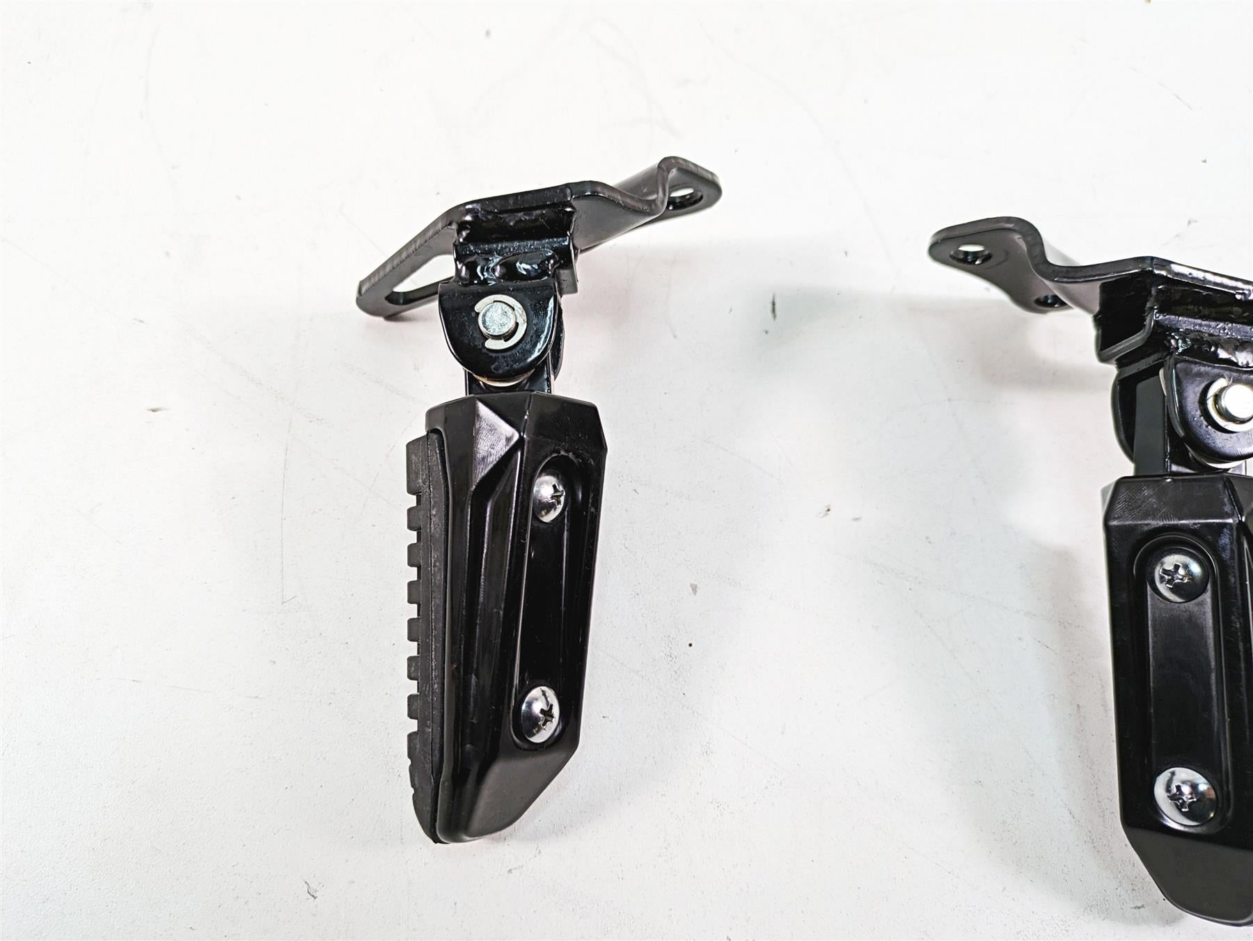 2016 Suzuki M109R VZR1800 Rear Passenger Footpeg Set 43600-48G00 43700-48G00 {{ shop.shopifyCountryName }} - Mototech271