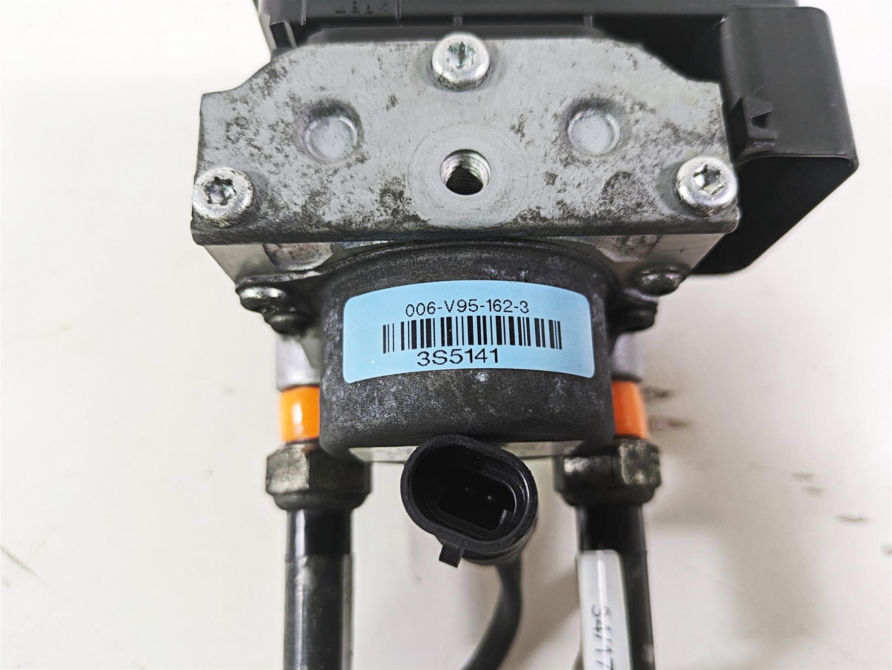2018 Indian Chieftain Dark Horse Abs Brake Pump Module Unit 2204981 {{ shop.shopifyCountryName }} - Mototech271