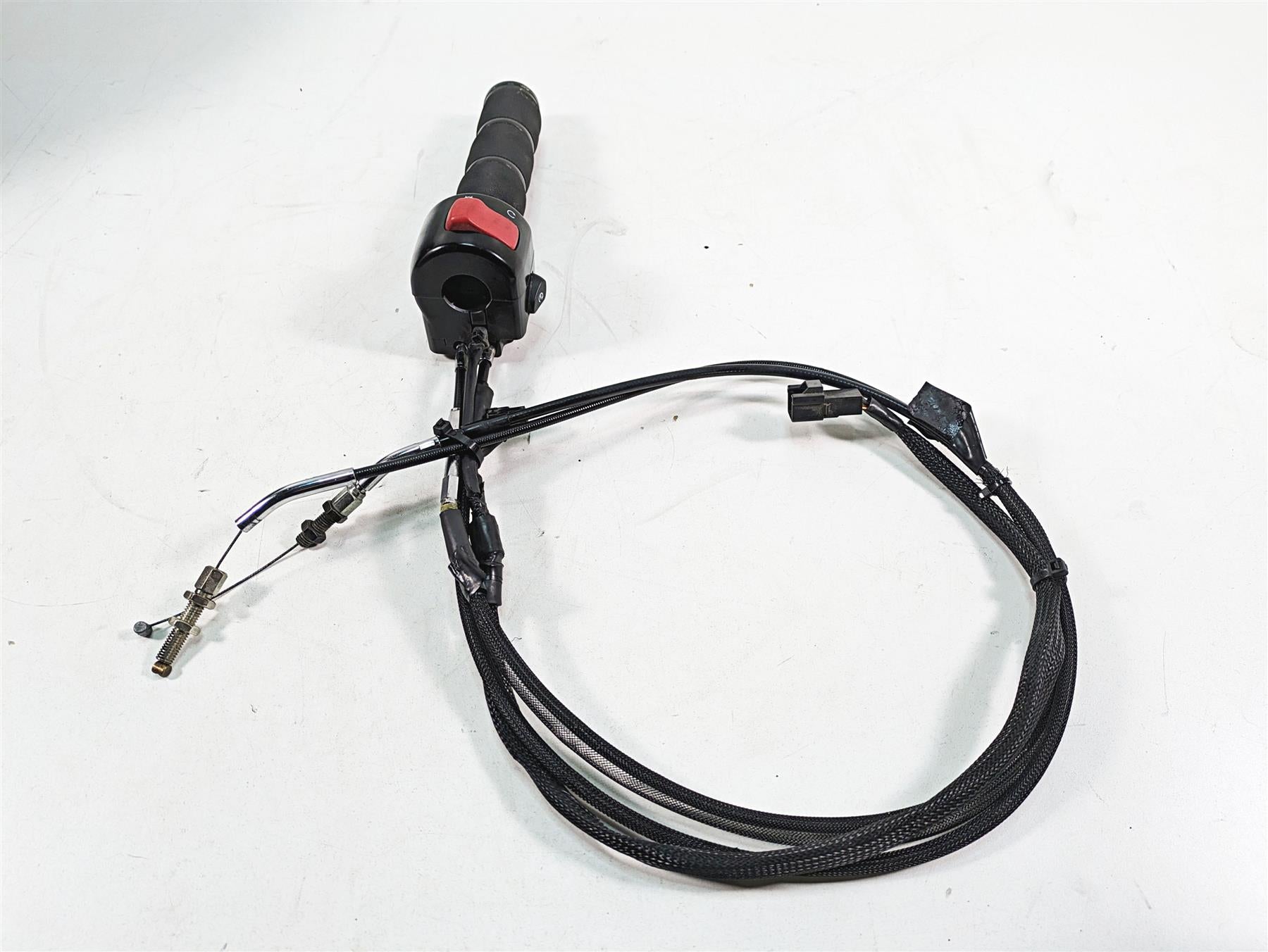2016 Suzuki M109R VZR1800 Right Hand Start Stop Control Switch 37200-06J00 {{ shop.shopifyCountryName }} - Mototech271
