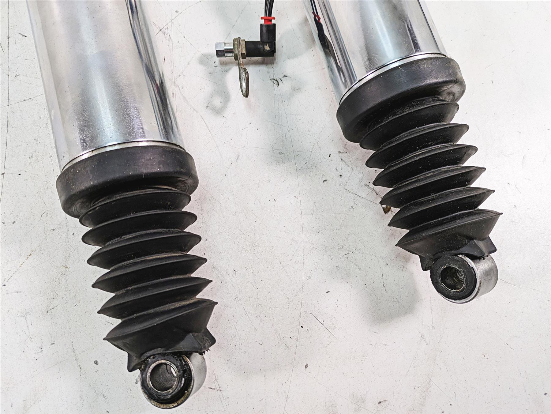 2008 Harley FLHTCU Electra Glide Rear Chrome Air Shock Damper 12" Set {{ shop.shopifyCountryName }} - Mototech271