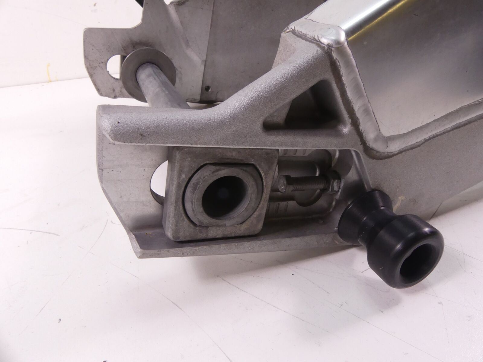 2014 BMW S1000RR K42 HP4 Rear Swing Arm Swingarm 28mm Axle 33358543490 {{ shop.shopifyCountryName }} - Mototech271