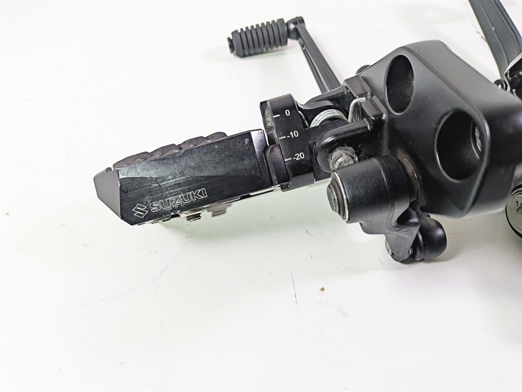 2020 Suzuki V-Strom 1050 XT Front Footpeg Brake Shift Lever Set 43521-06G01-YAP {{ shop.shopifyCountryName }} - Mototech271