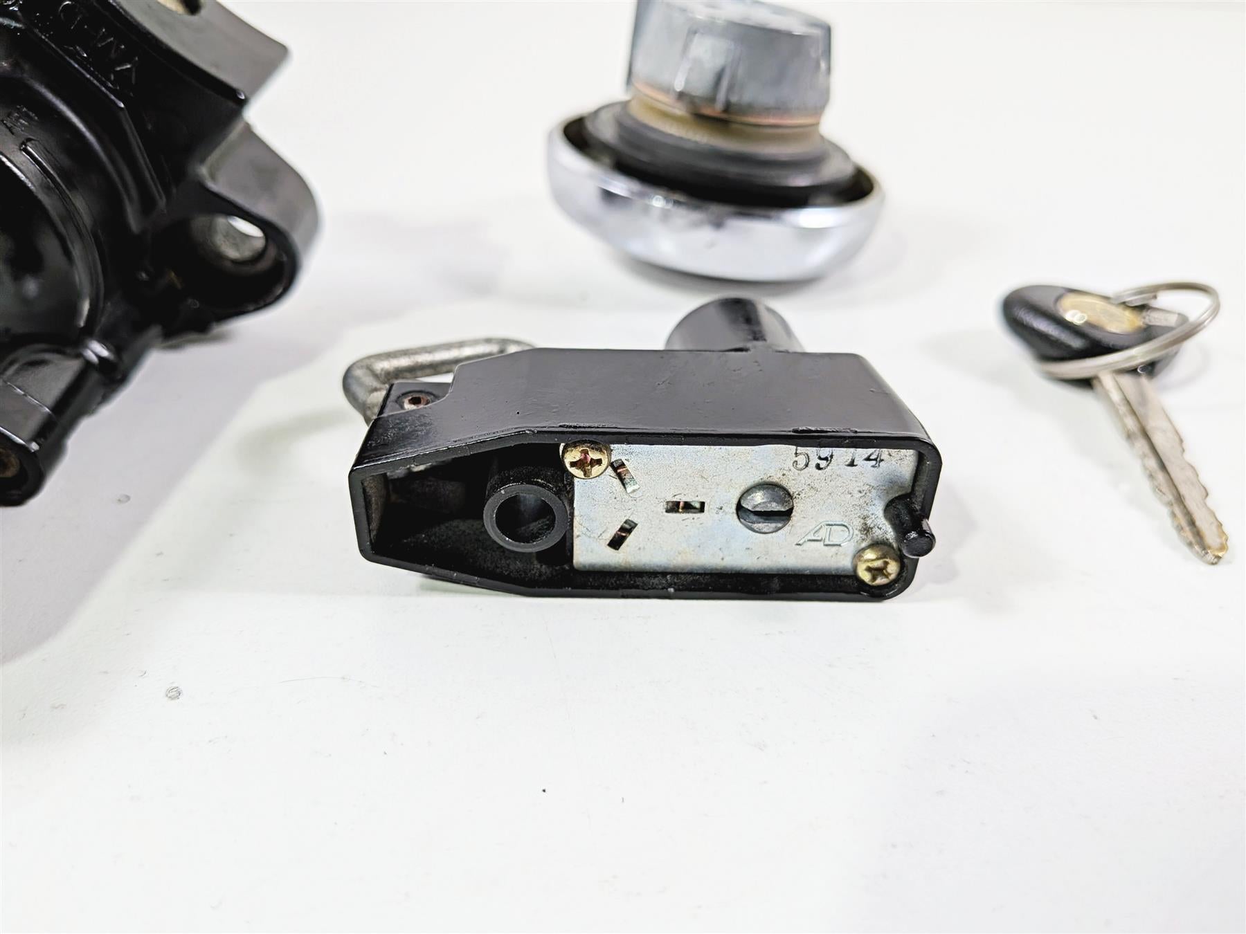 2006 Yamaha XVZ1300 Royal Star Ignition Switch Key Gas Cap Lock Set 1D6-82501-00-00 {{ shop.shopifyCountryName }} - Mototech271