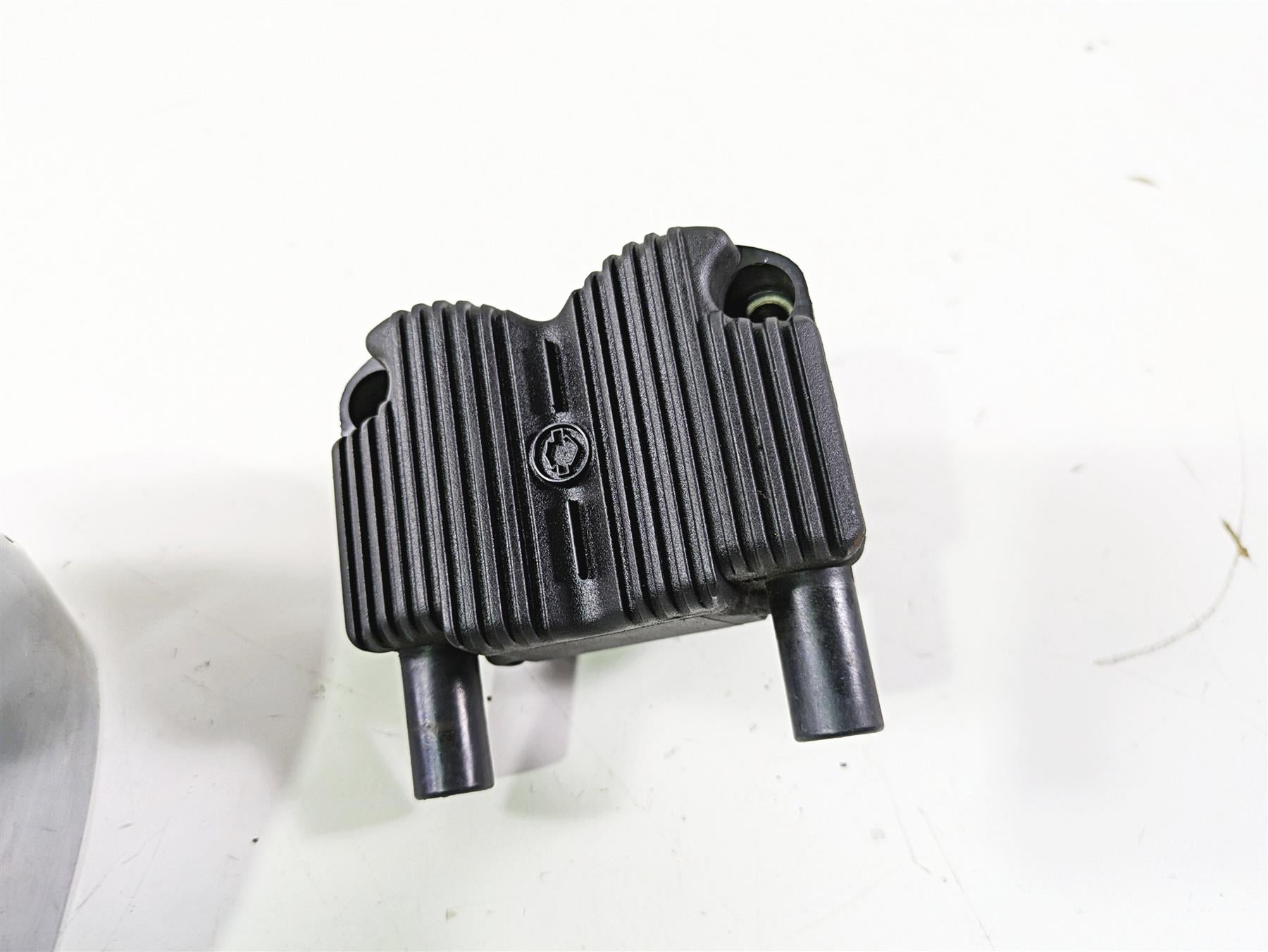 2003 Harley Softail FXSTDI Deuce 100th Ignition Coil & Chrome Cover 31743-01 {{ shop.shopifyCountryName }} - Mototech271