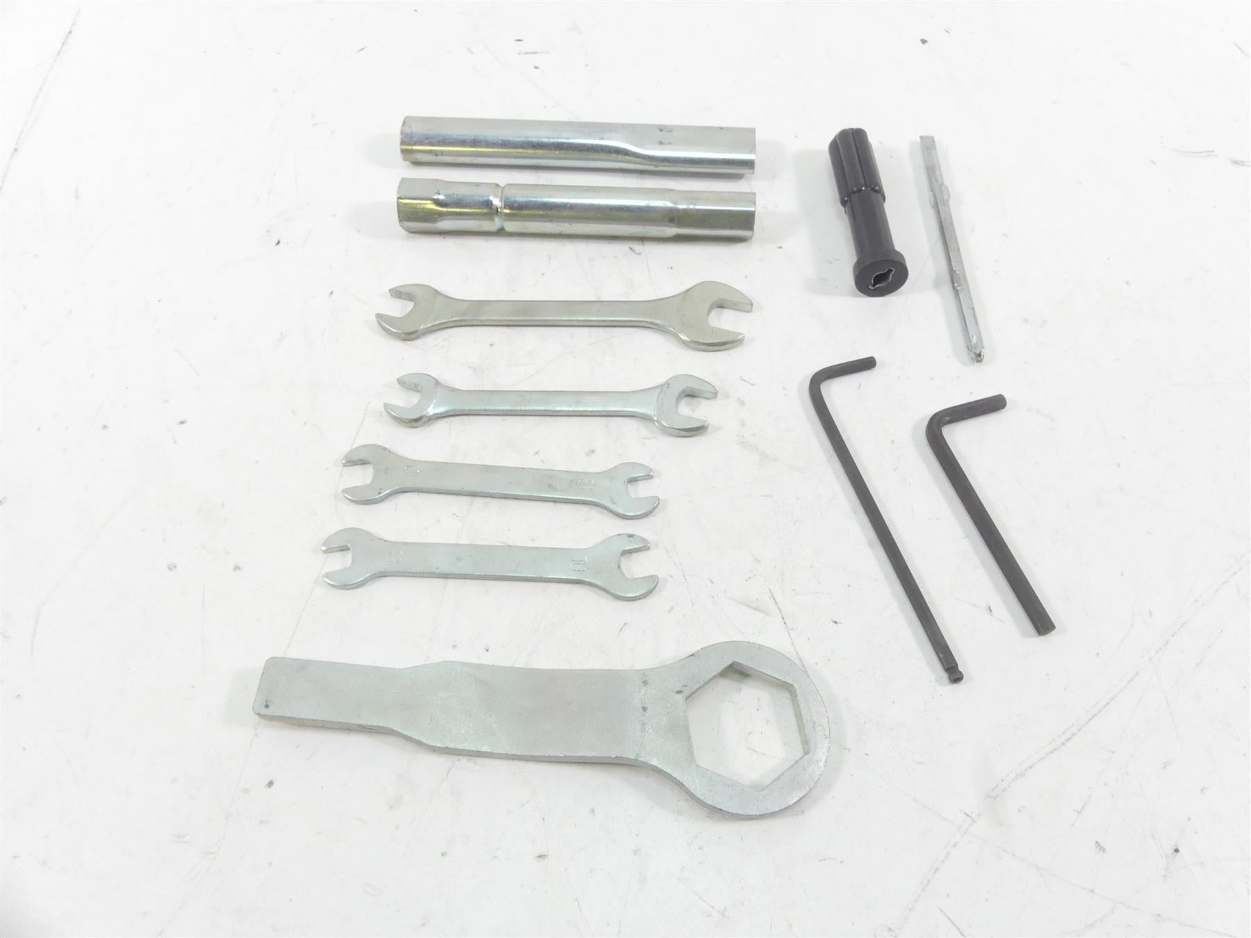 2007 Yamaha FZ1 Fazer Oem Tool Kit Set Bag Box Tools 2D1-28100-00-00 {{ shop.shopifyCountryName }} - Mototech271