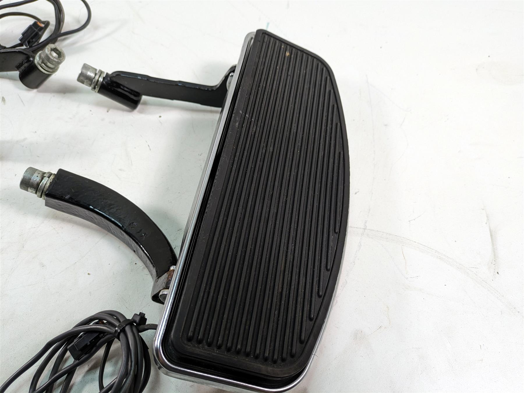2006 Harley Touring FLHTCUI Electra Glide Front Floorboard Set 50622-83 50518-83 {{ shop.shopifyCountryName }} - Mototech271