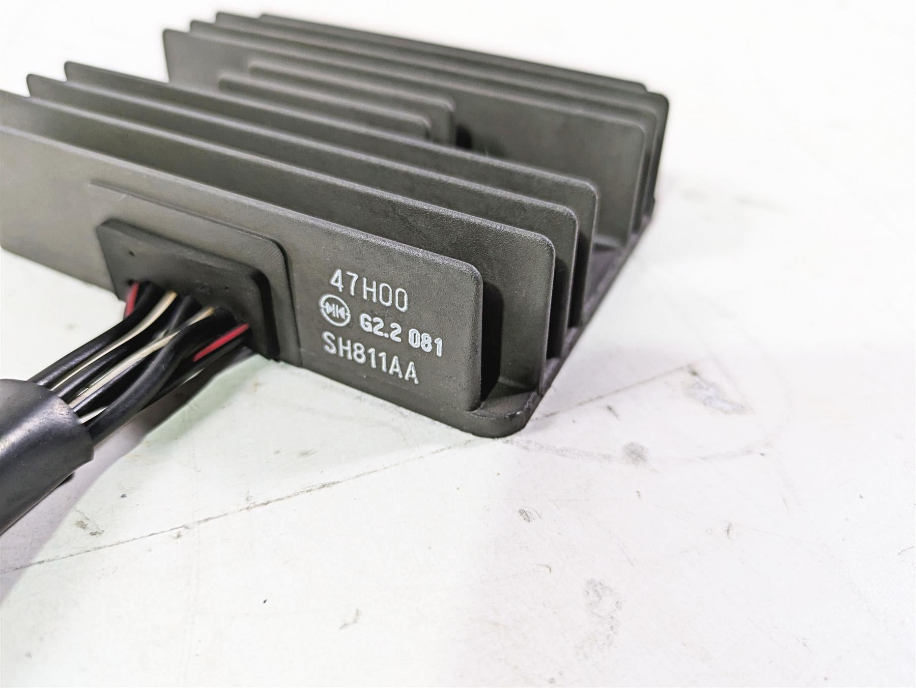 2016 Suzuki GSXR1000 Rectifier Voltage Regulator SH811AA 32800-47H00 {{ shop.shopifyCountryName }} - Mototech271