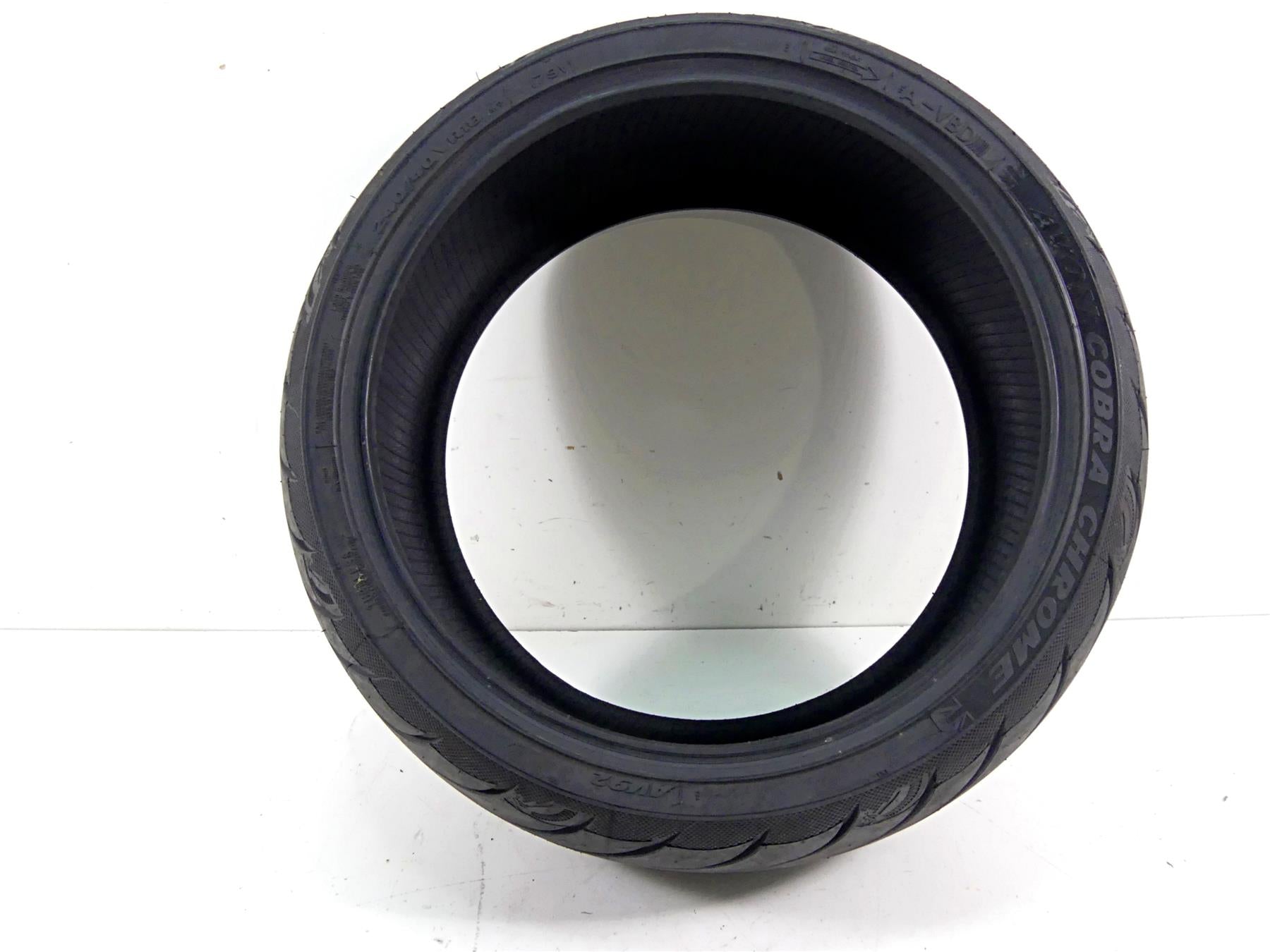 Used Rear Motorcycle Tire Avon Cobra AV92 240/40VR18 4120211 {{ shop.shopifyCountryName }} - Mototech271