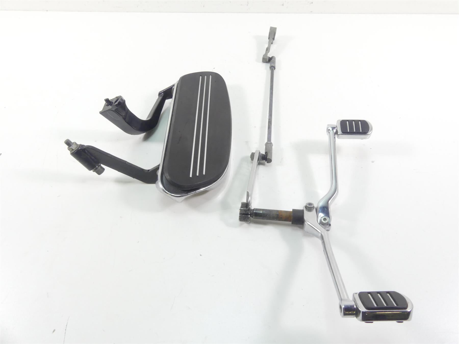 2013 Harley Touring FLHX Street Glide Left Front Floor Board & Shifter 50688-04 {{ shop.shopifyCountryName }} - Mototech271