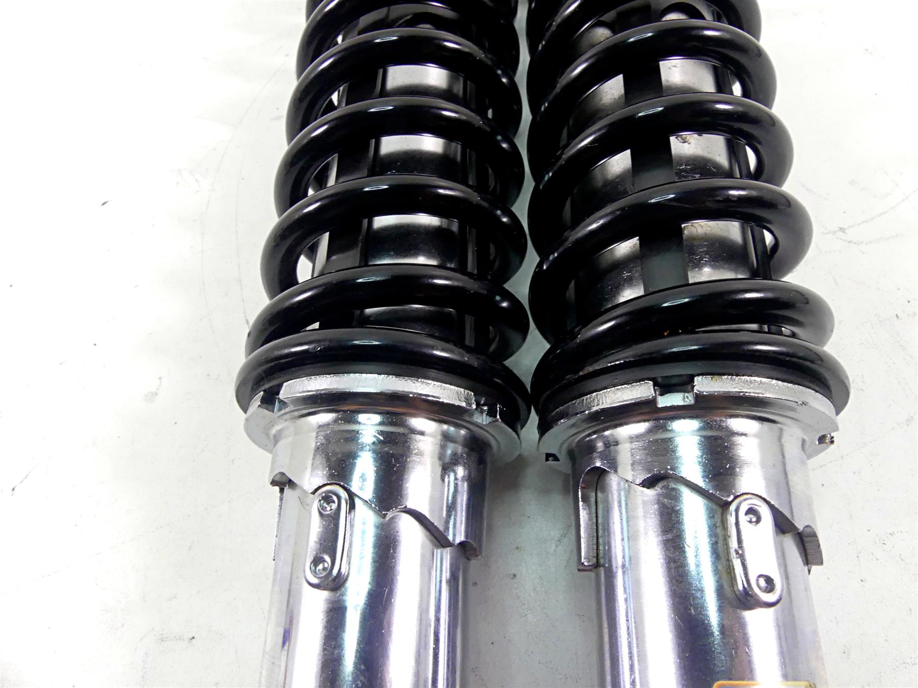 2015 Harley VRSCF Muscle V-Rod 13" Rear Shock Damper Suspension Set 54617-09 {{ shop.shopifyCountryName }} - Mototech271