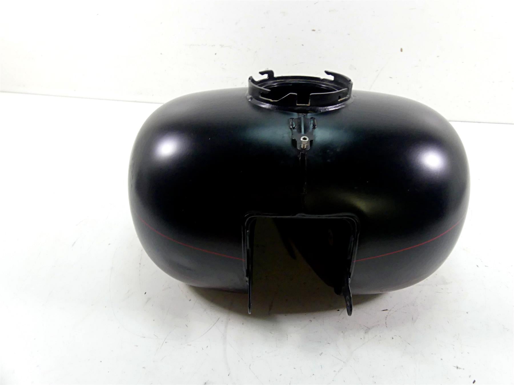 2011 Harley Touring FLTRX Road Glide Fuel Gas Petrol Tank - Dented 61356-08 {{ shop.shopifyCountryName }} - Mototech271
