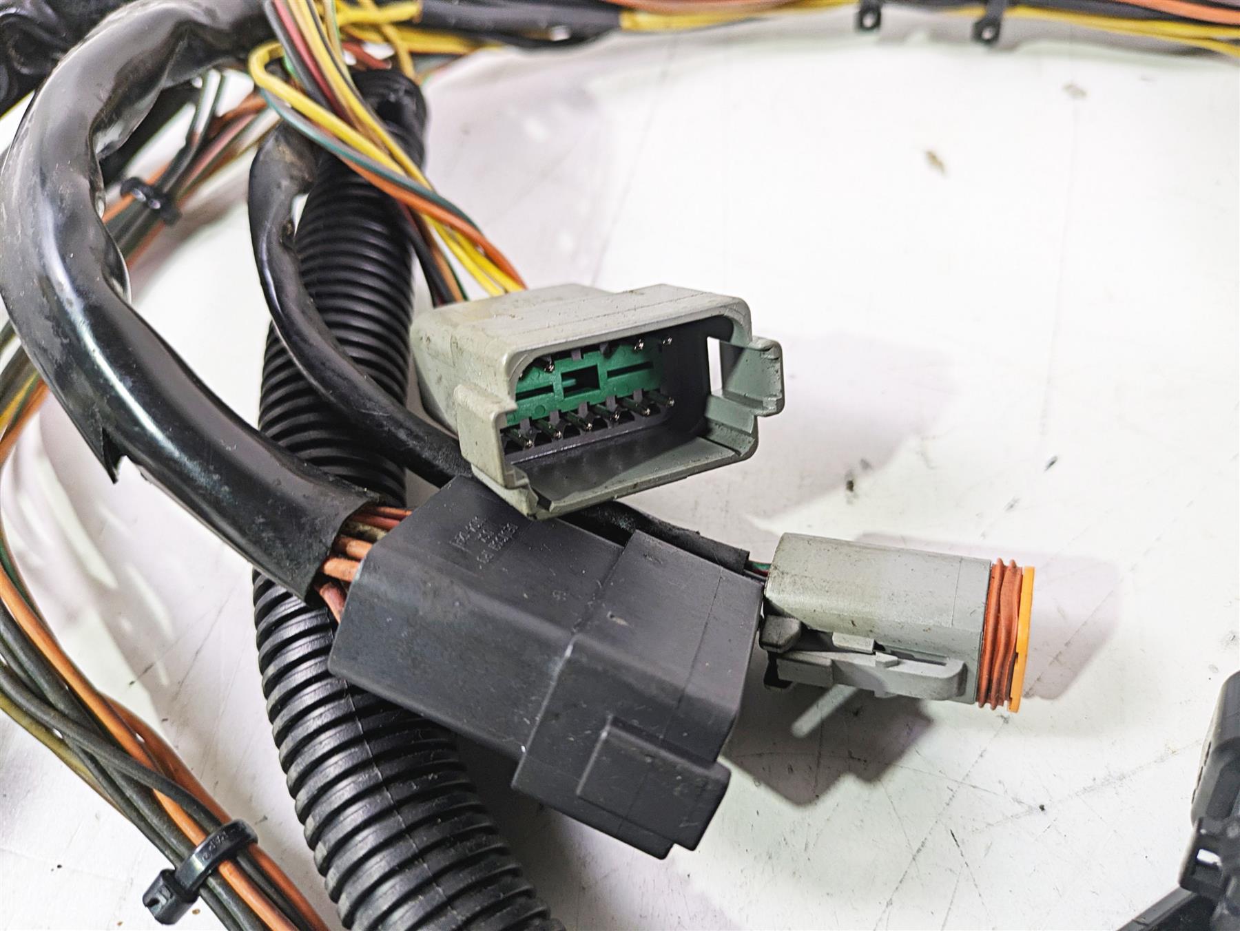 2003 Harley Touring FLHTCUI E-Glide 100th Front Interconnect Wiring 70232-03 {{ shop.shopifyCountryName }} - Mototech271