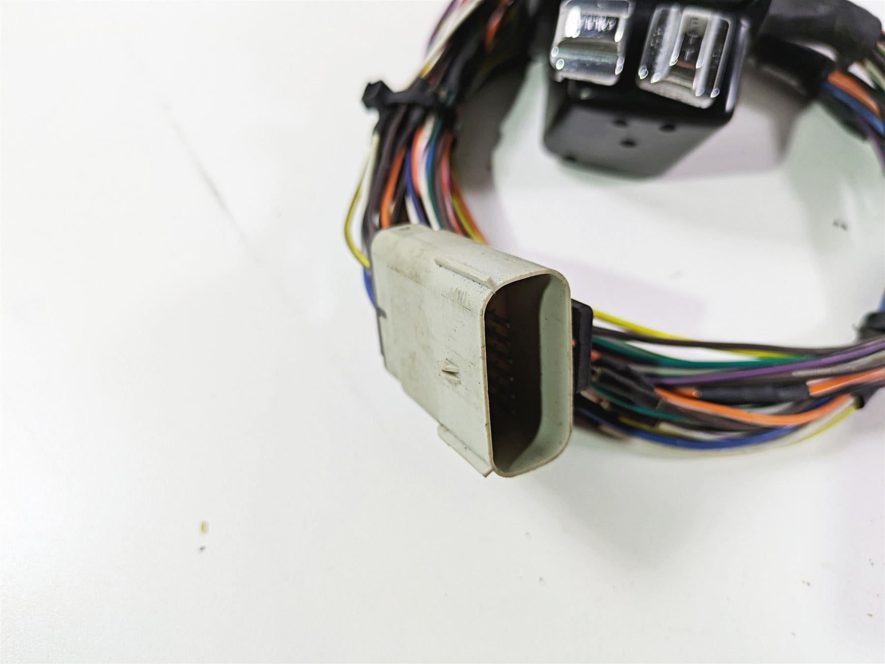 2010 Harley Touring FLHTK Electra Glide Hand Control Switch Set 12" 71682-06A {{ shop.shopifyCountryName }} - Mototech271