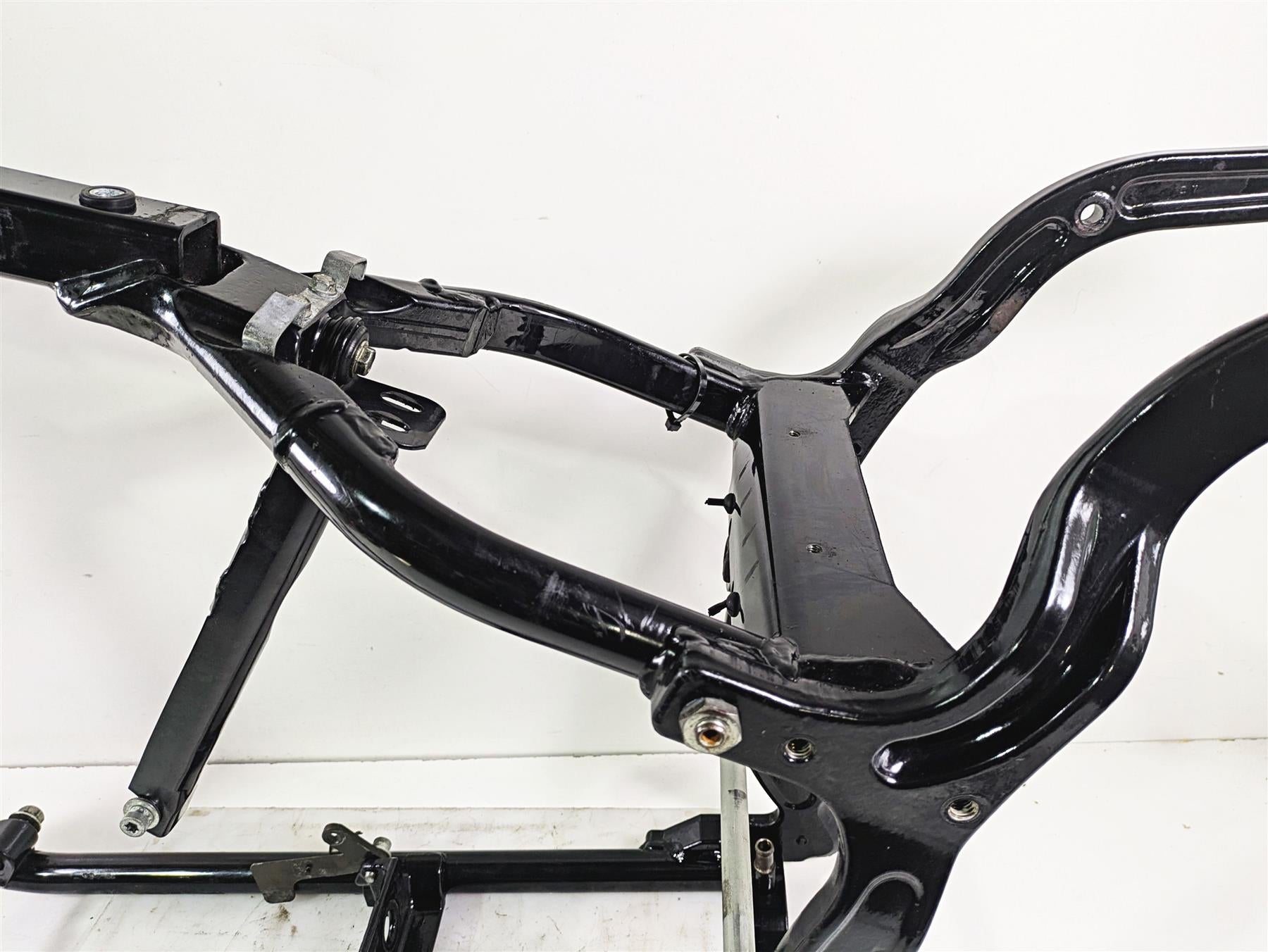2004 Harley Softail FLSTF Fat Boy Straight Main Frame Chassis With Salvage Texas Title 47008-00C {{ shop.shopifyCountryName }} - Mototech271