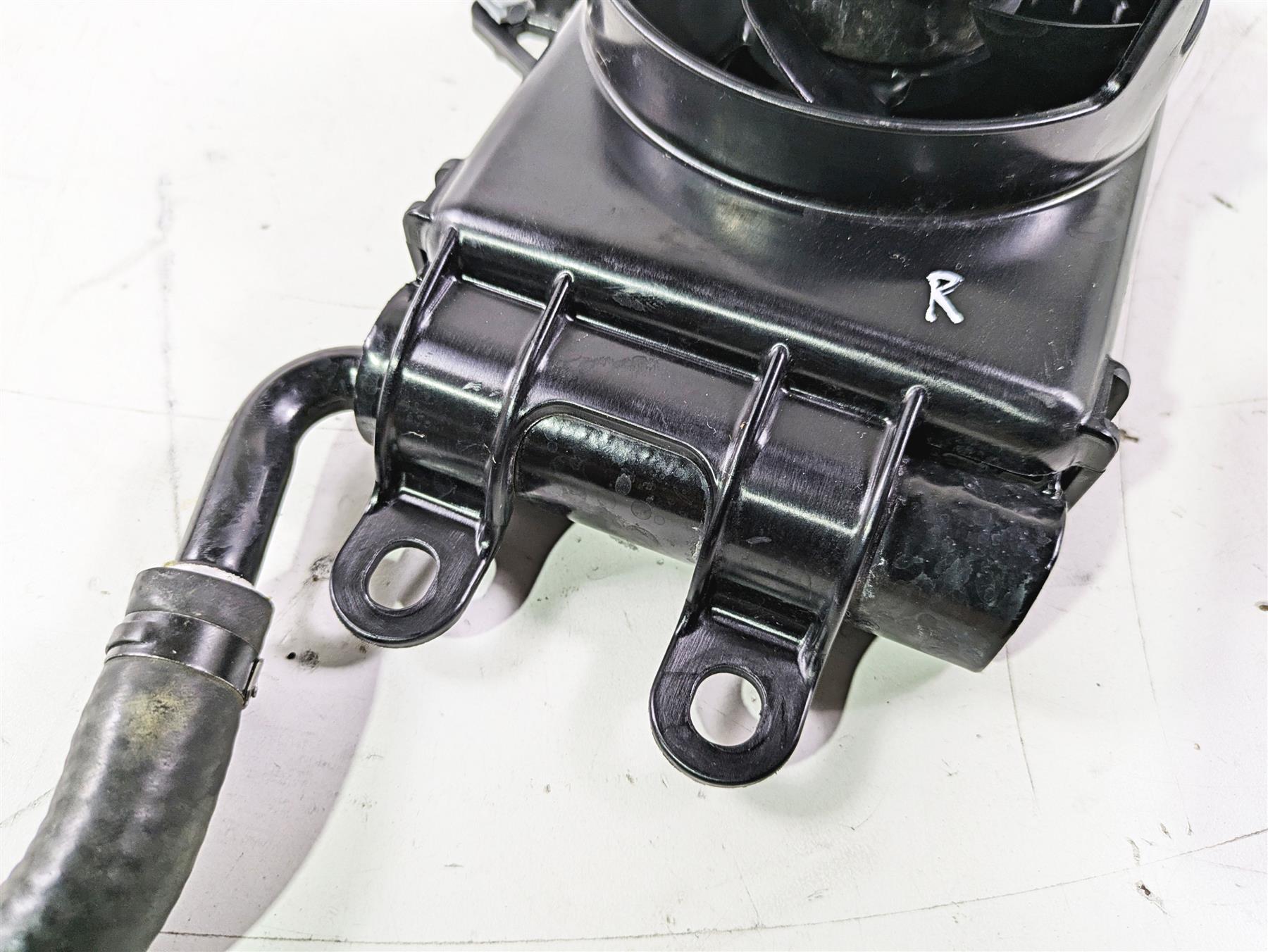 2015 Harley Touring FLHTKL E -Glide Low Right Radiator Fan Set 26800003F {{ shop.shopifyCountryName }} - Mototech271