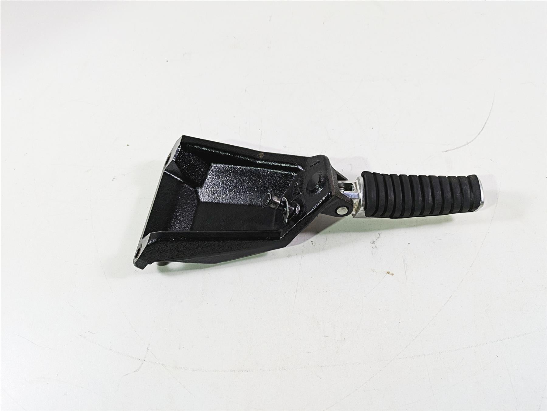 2016 Suzuki M109R VZR1800 Boulevard Left Front Footpeg + Mount 43521-48G01 {{ shop.shopifyCountryName }} - Mototech271
