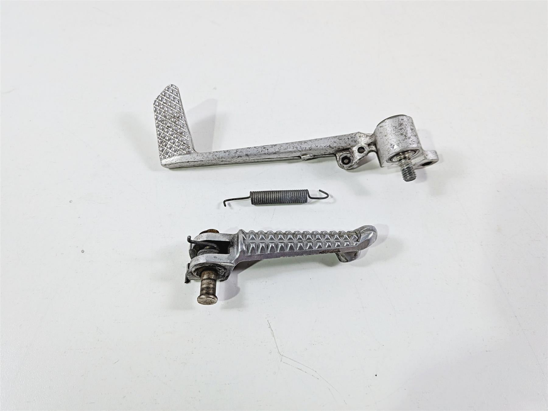 2008 Yamaha YZF R1 RN19 Front Right Footpeg & Brake Pedal 4C8-27211-00-00 {{ shop.shopifyCountryName }} - Mototech271