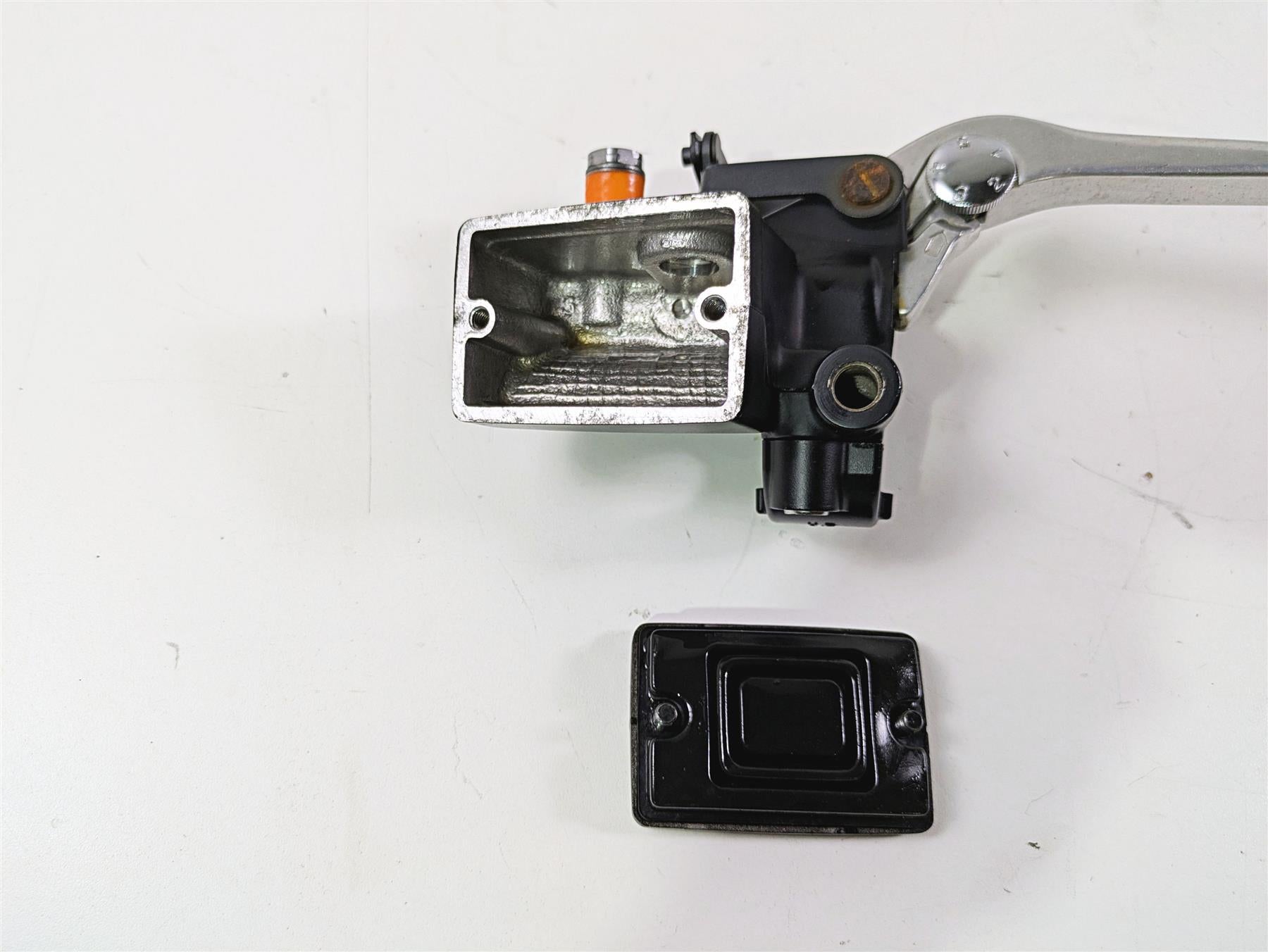 2013 Triumph Tiger 1215 Explorer Nissin Front Brake Master Cylinder 5/8 T2025830 {{ shop.shopifyCountryName }} - Mototech271