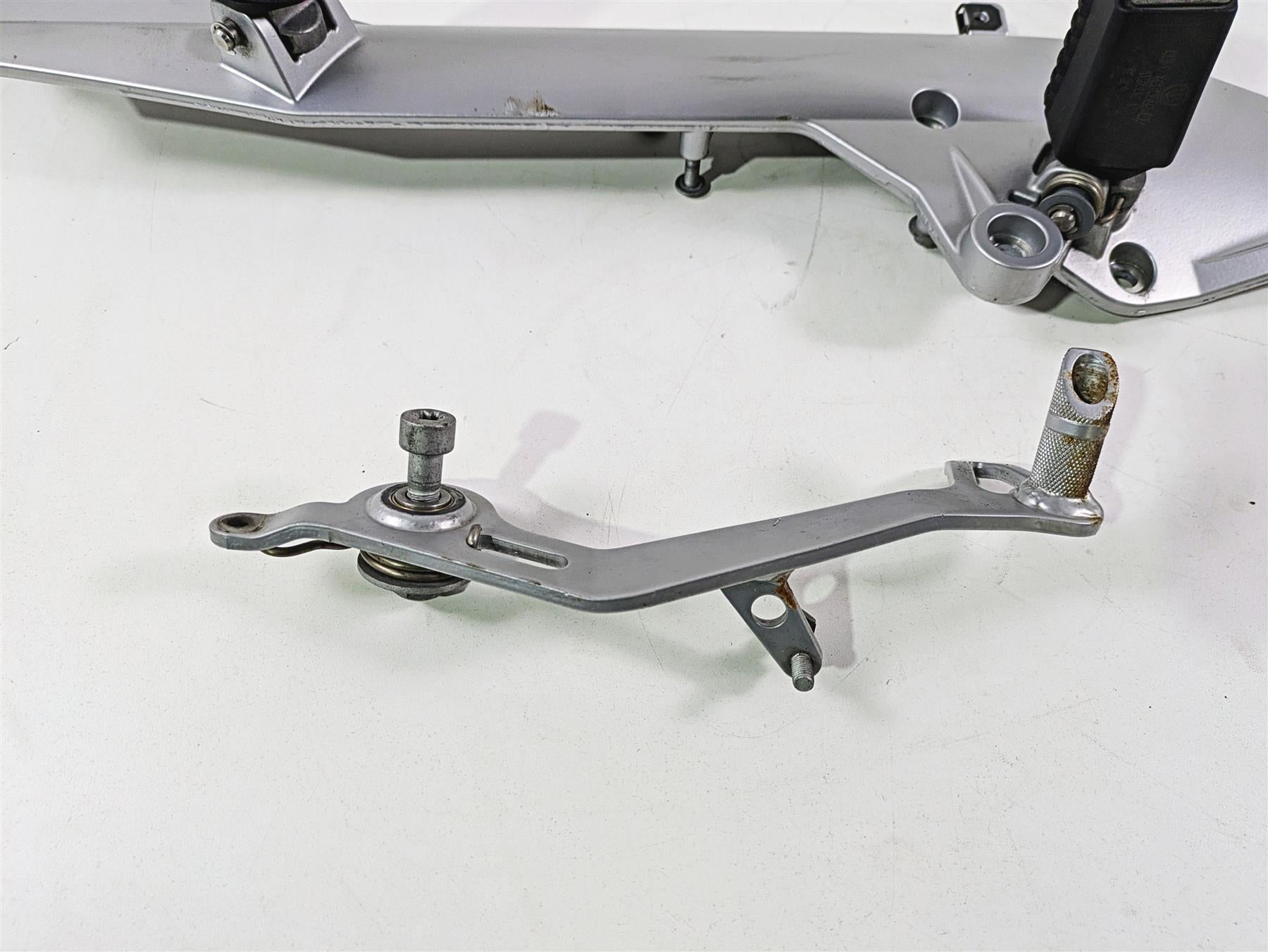 2010 BMW R1200RT K26 Right Foot Pegs Bracket & Brake Pedal Lever 46717675290 {{ shop.shopifyCountryName }} - Mototech271