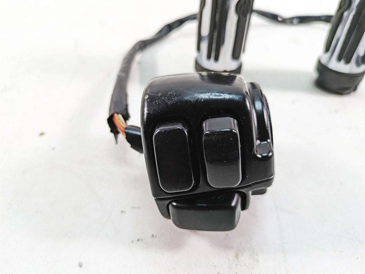 2013 Harley Softail FLSTFB Fat Boy Lo Right Hand Control Switch - Read 72954-11 {{ shop.shopifyCountryName }} - Mototech271
