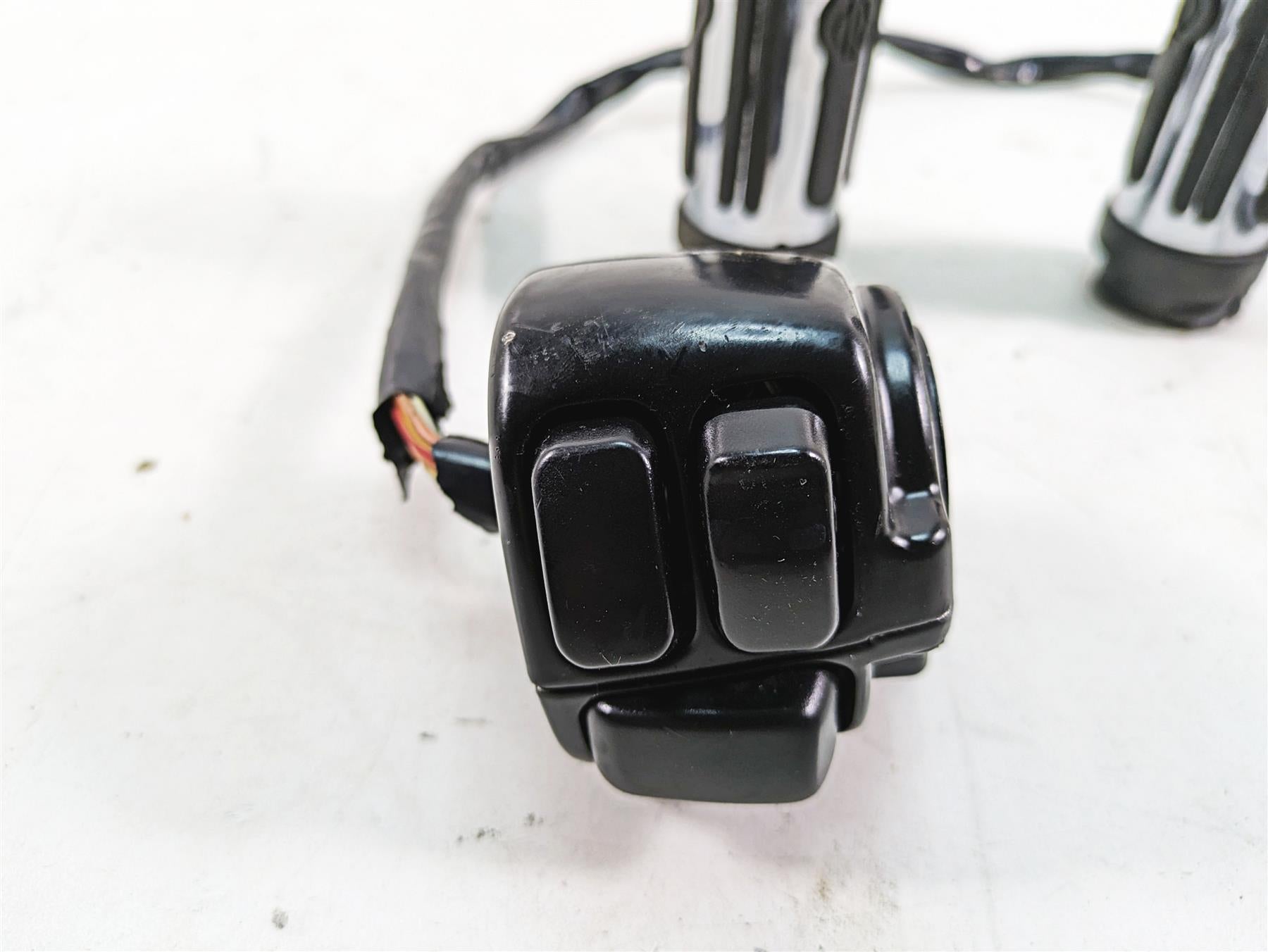 2013 Harley Softail FLSTFB Fat Boy Lo Right Hand Control Switch - Read 72954-11 {{ shop.shopifyCountryName }} - Mototech271
