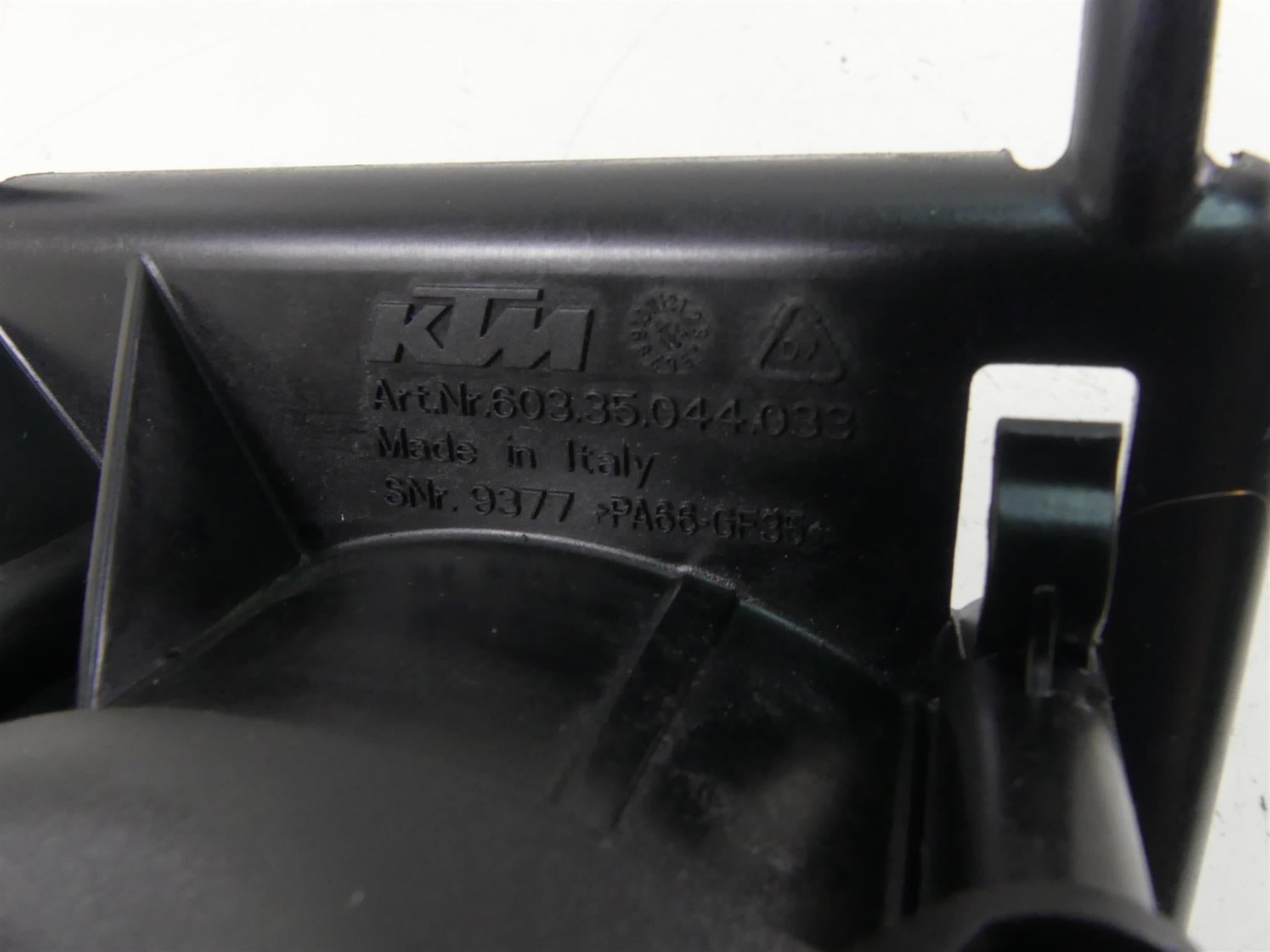 2015 KTM 1290R Super Duke Radiator Cooling Fan Mount Set 60335044033 {{ shop.shopifyCountryName }} - Mototech271