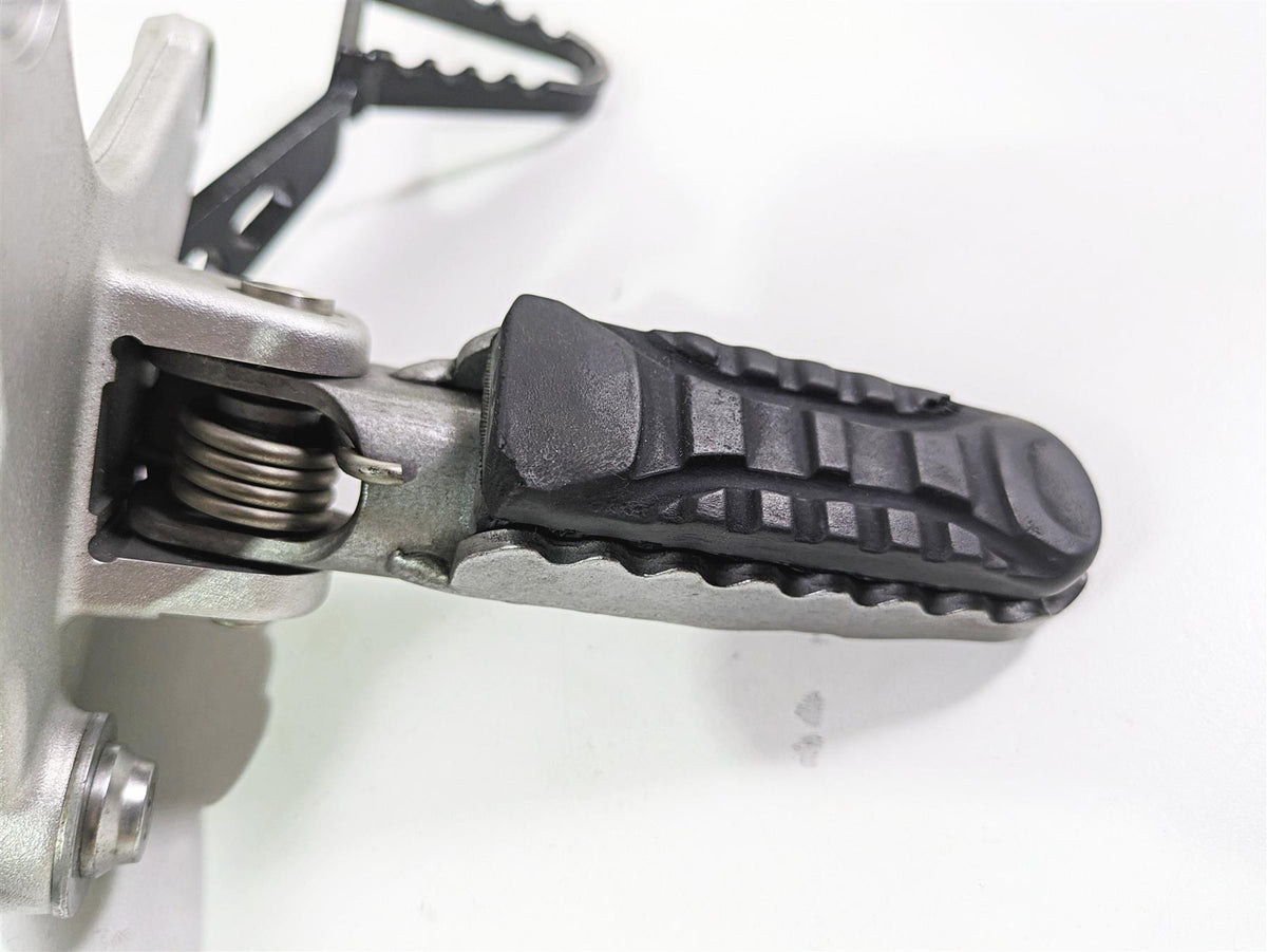2018 BMW R nineT Urban GS K33 Right Footpeg & Brake Pedal 46718558718 {{ shop.shopifyCountryName }} - Mototech271
