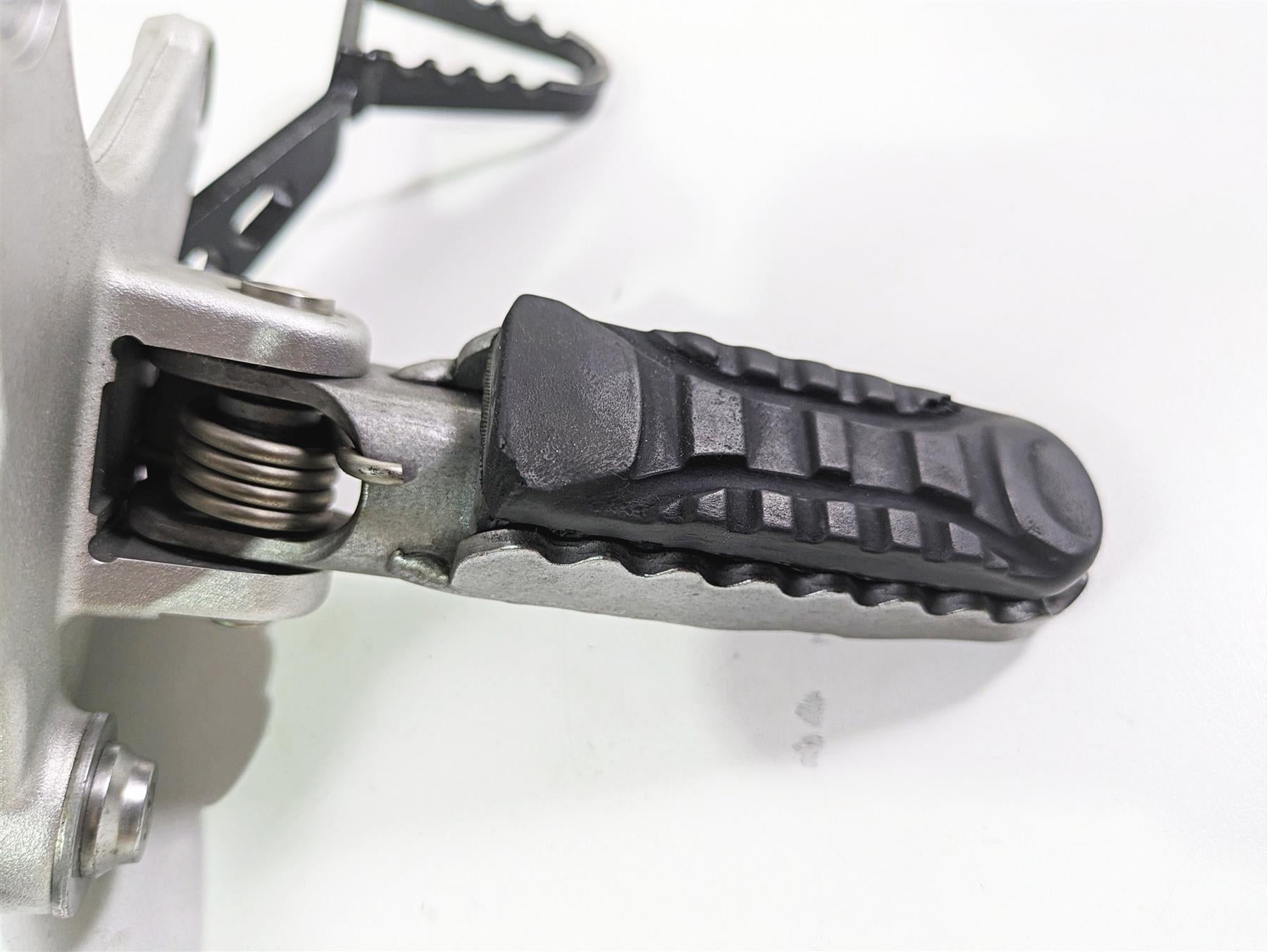2018 BMW R nineT Urban GS K33 Right Footpeg & Brake Pedal 46718558718 {{ shop.shopifyCountryName }} - Mototech271