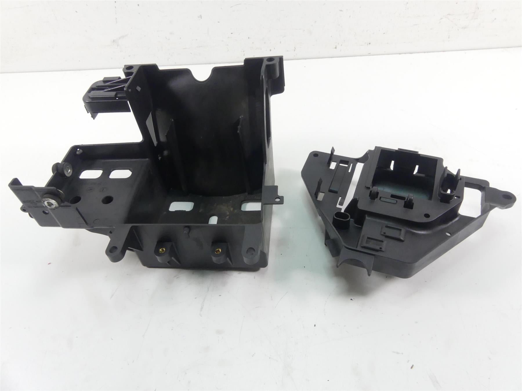 2011 Harley Touring FLTRU Road Glide Battery Tray Electrical Holder 66281-09B {{ shop.shopifyCountryName }} - Mototech271