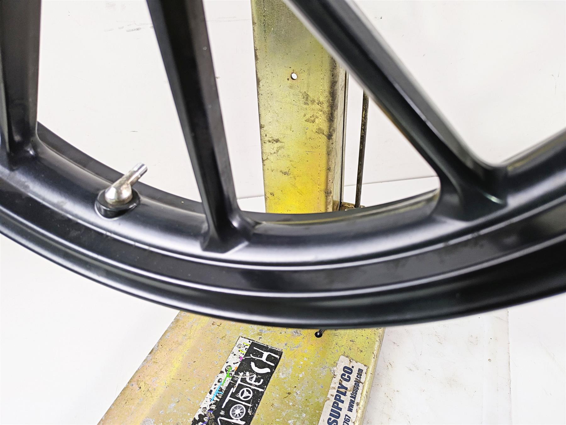 2013 Triumph Tiger 1215 Explorer Straight 19x2.5 Front Wheel Cast Rim T2003211 {{ shop.shopifyCountryName }} - Mototech271