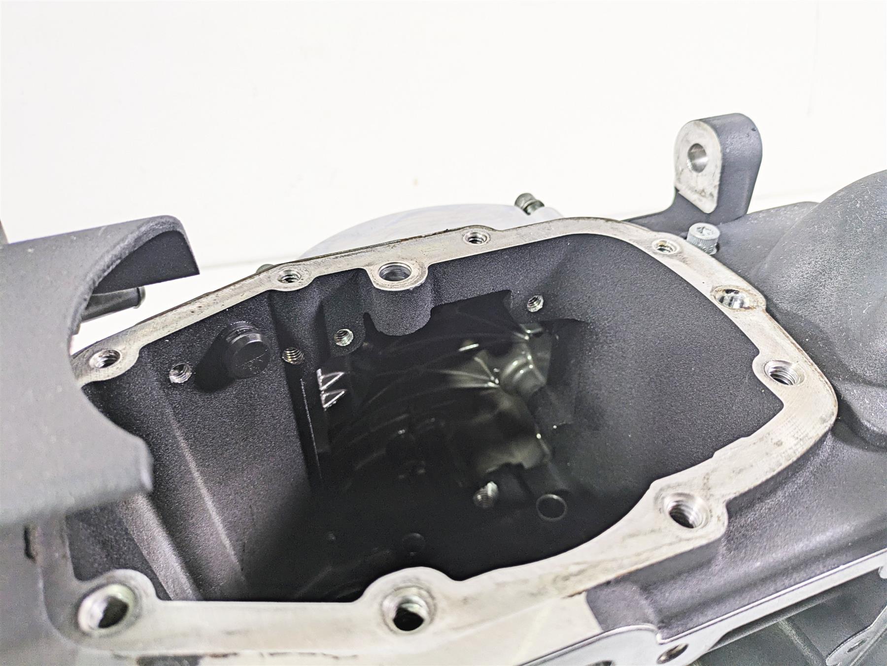 2005 Harley Touring FLHRI Road King Transmission Gear Box Case Cover 34740-02A {{ shop.shopifyCountryName }} - Mototech271