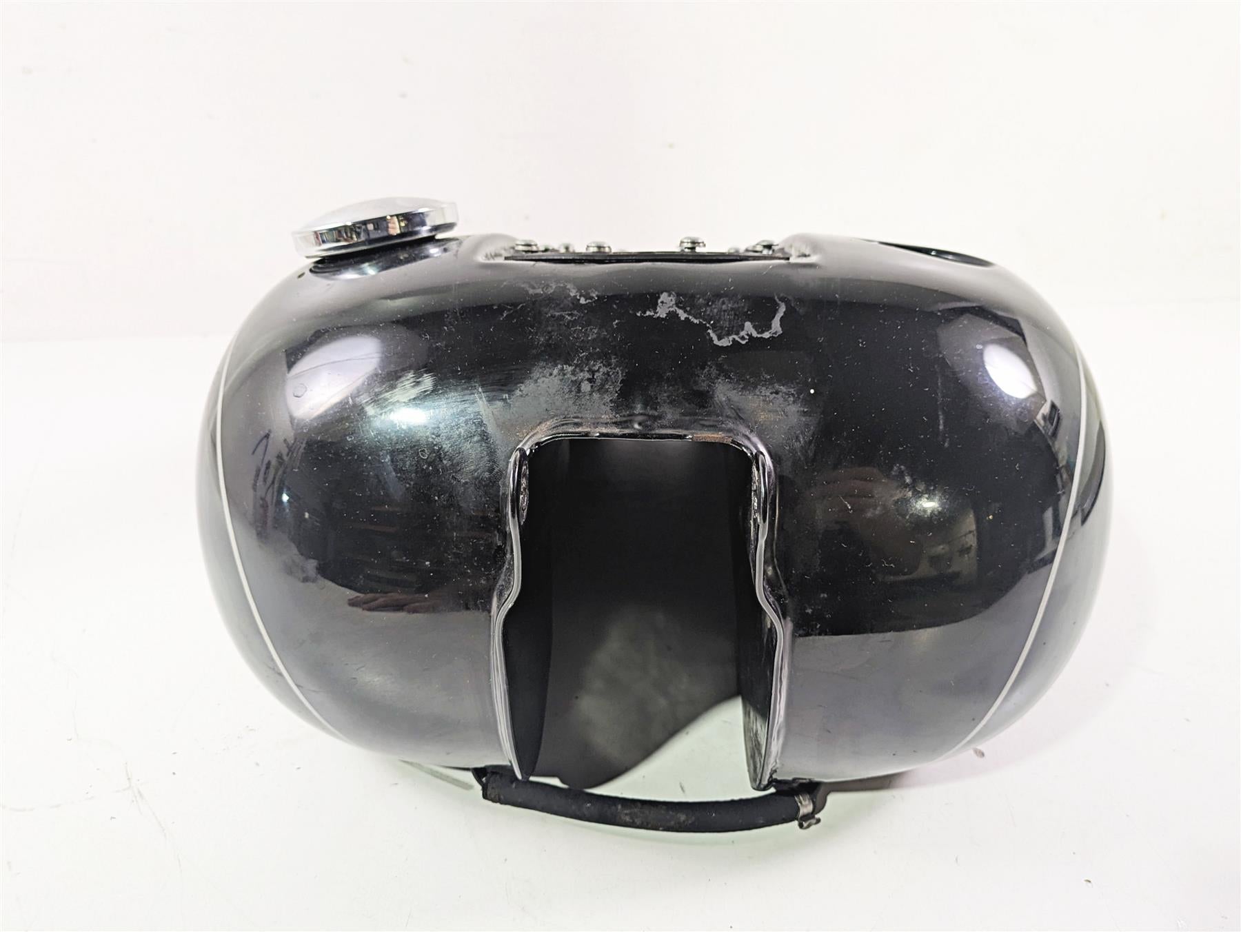 2016 Harley FXDWG Dyna Wide Glide Fuel Gas Petrol Tank - No Dent 61000707 {{ shop.shopifyCountryName }} - Mototech271