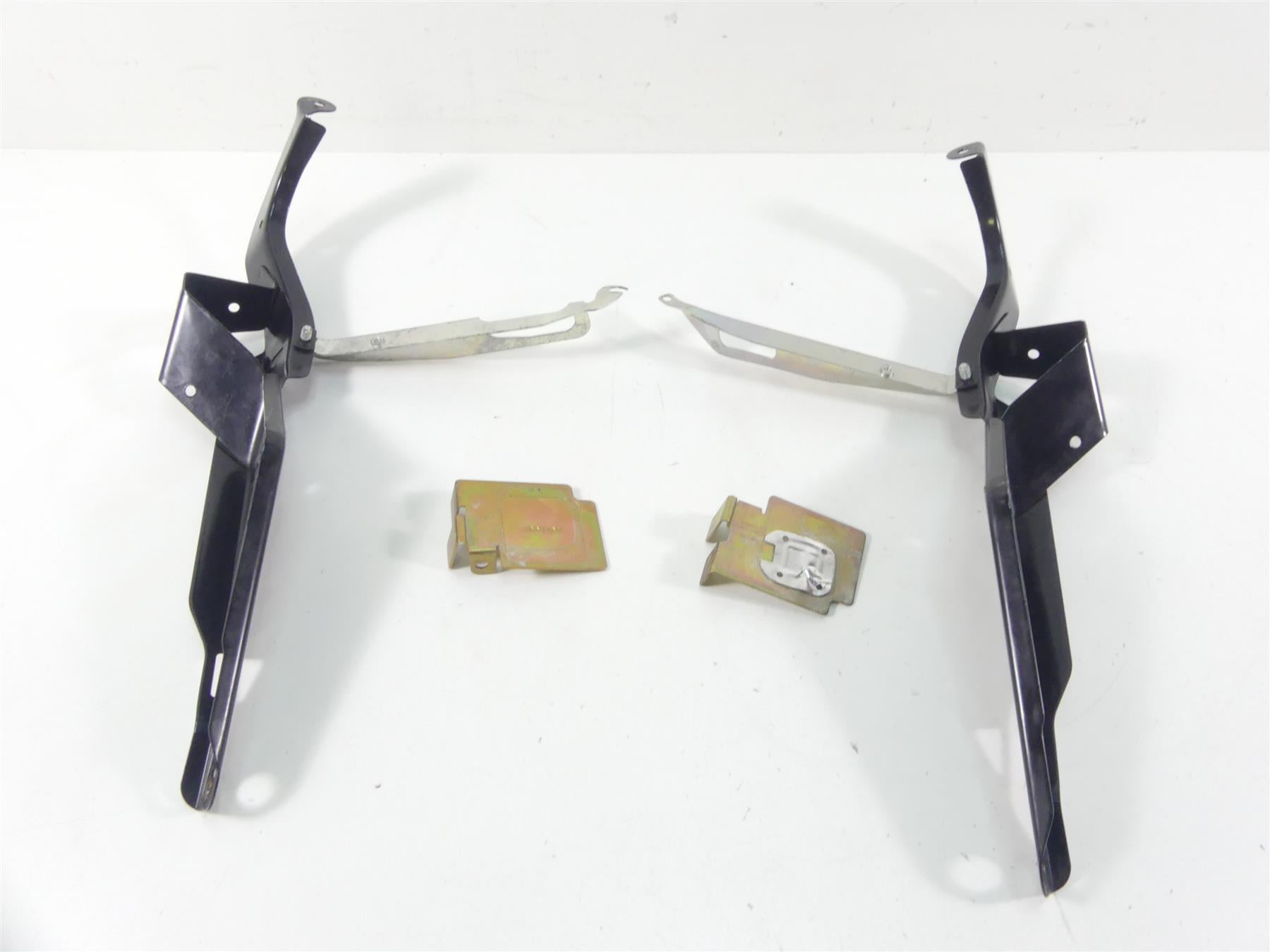 2007 Harley FLHTCU SE CVO Electra Glide Front Fairing Mount Holder Set 58478-96B {{ shop.shopifyCountryName }} - Mototech271