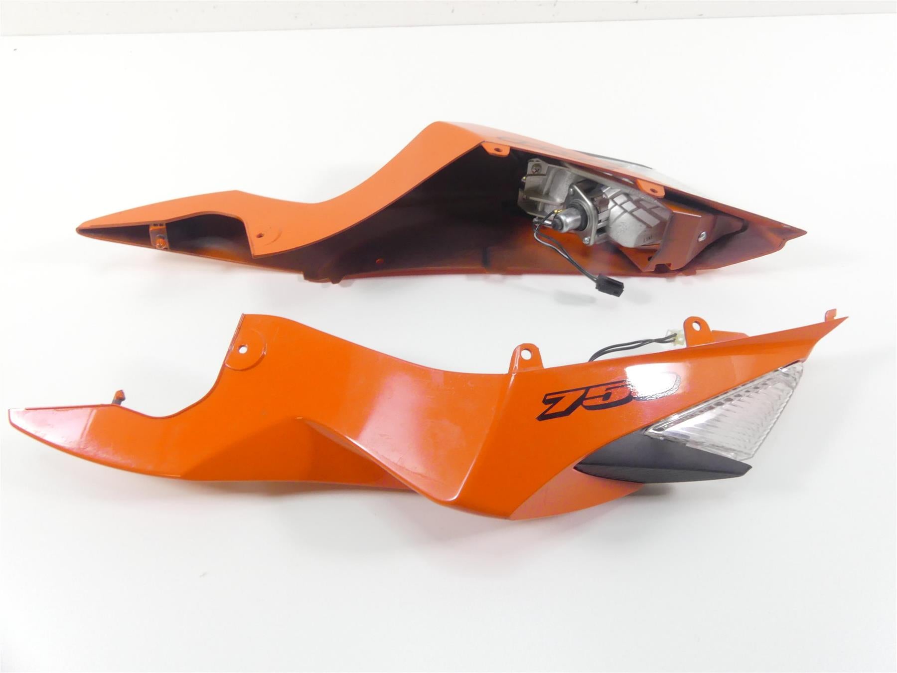 2022 Suzuki GSXR750 Rear Tail Fairing Turn Signal Set -Read 47100-15J10-QRE {{ shop.shopifyCountryName }} - Mototech271