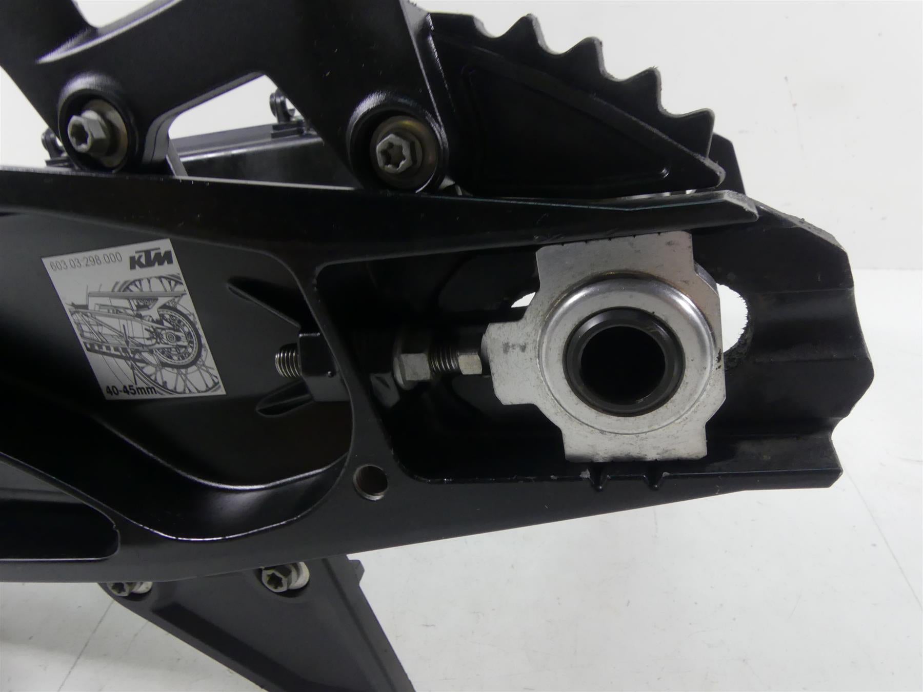 2015 KTM 1190 Adventure R Swingarm Swing Arm + Axle 60303298000 6070403004433 {{ shop.shopifyCountryName }} - Mototech271