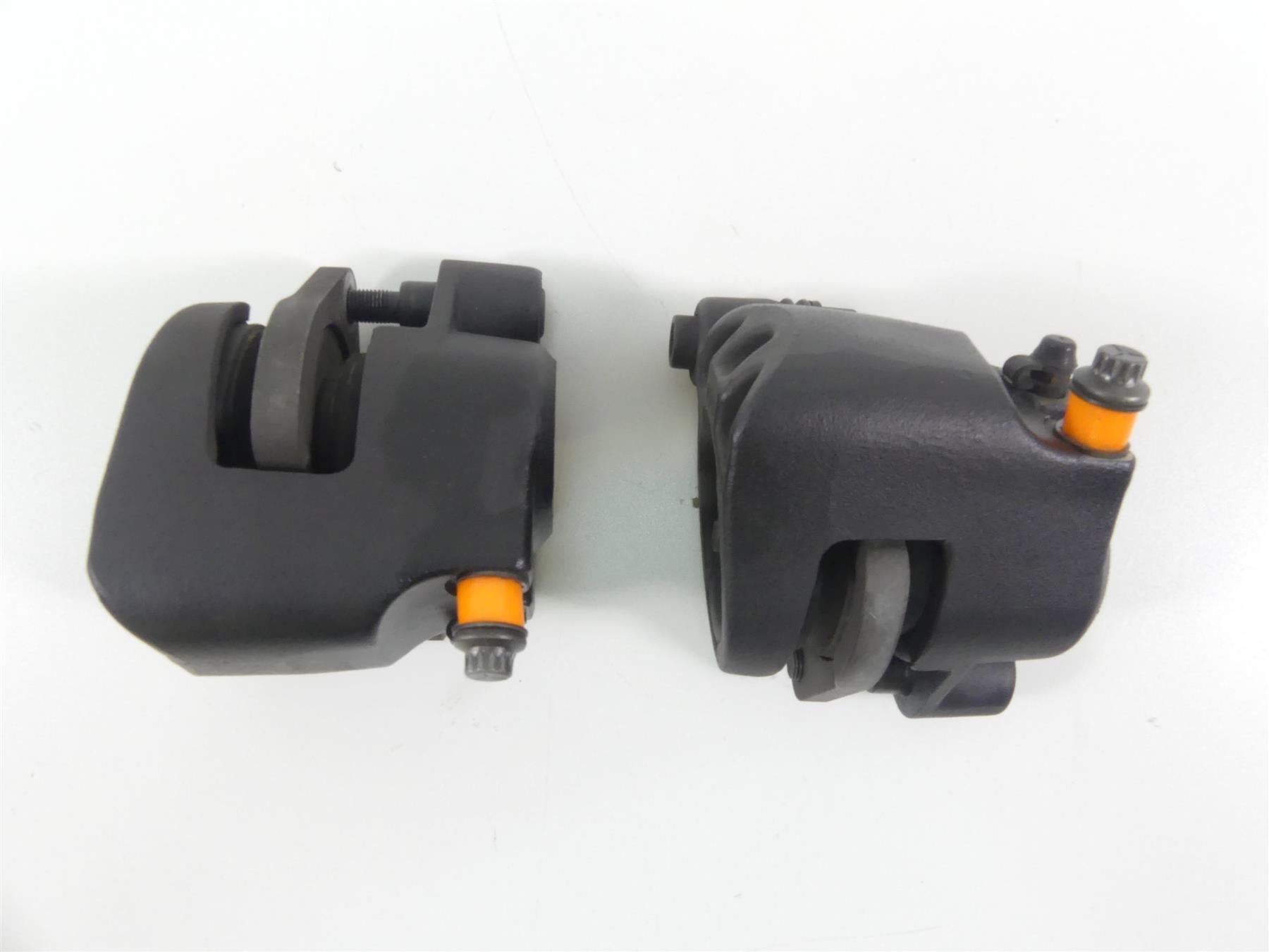 1999 Harley Dyna FXDS Convertible Front Brake Caliper Set 44023-83C 44046-84C {{ shop.shopifyCountryName }} - Mototech271