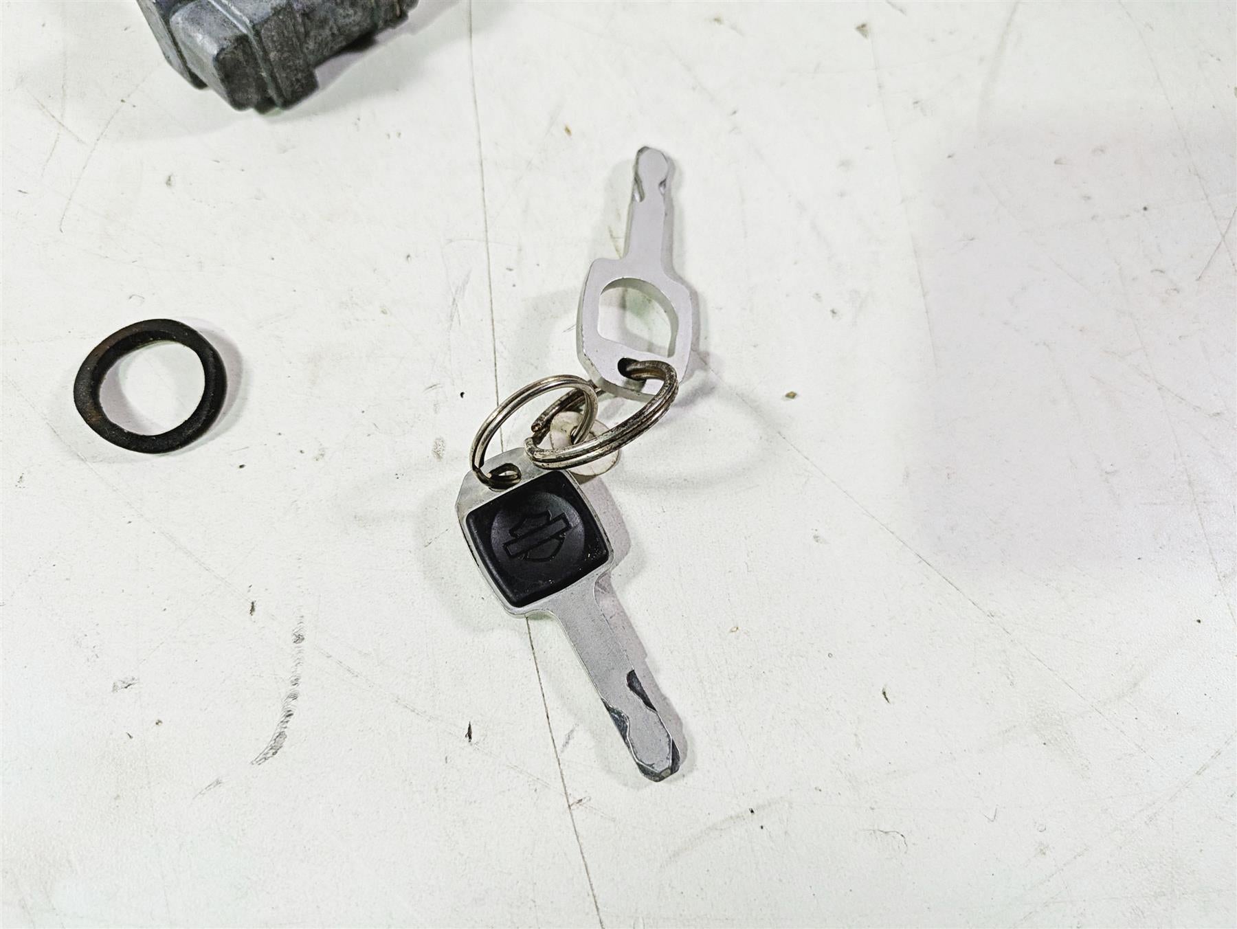2018 Harley Softail FXFBS Fat Bob Fork Lock Keys Set 45600049 {{ shop.shopifyCountryName }} - Mototech271